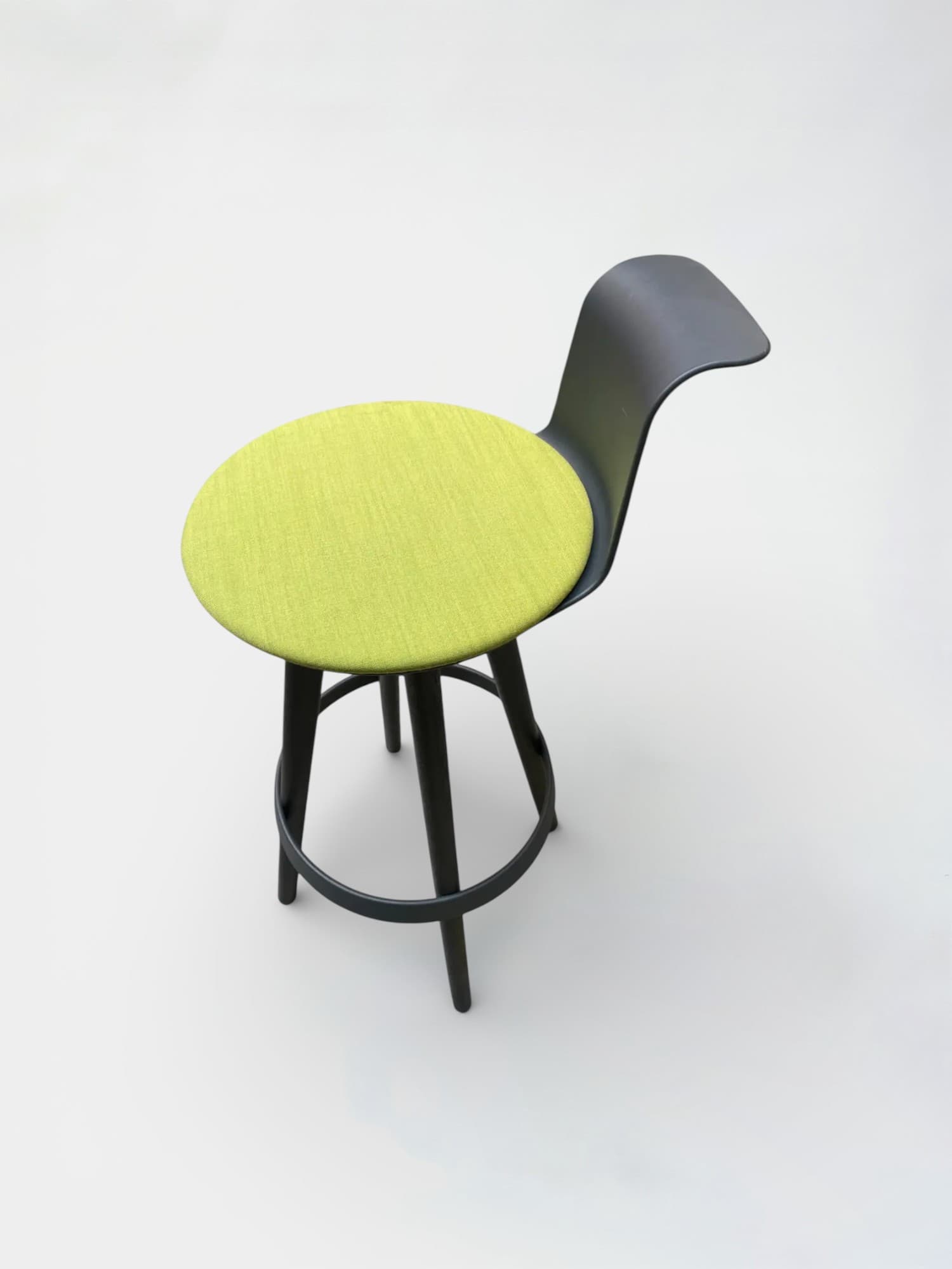 Chaise de bar vert clair Bene Timba sur pieds en bois foncé avec dossier en plastique anthracite-2