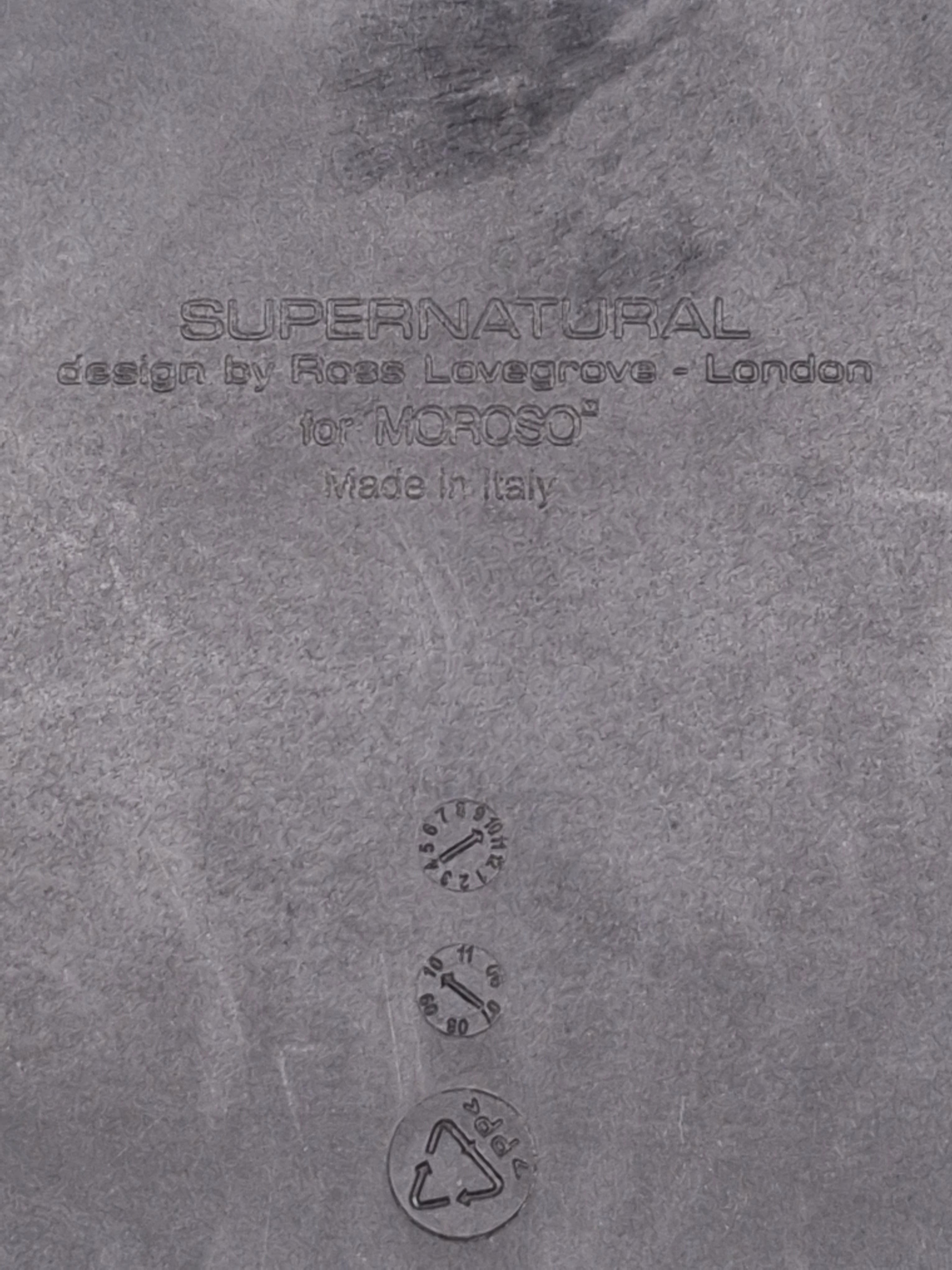 Chaises empilables Moroso Supernatural noires, design Ross Lovegrove-7