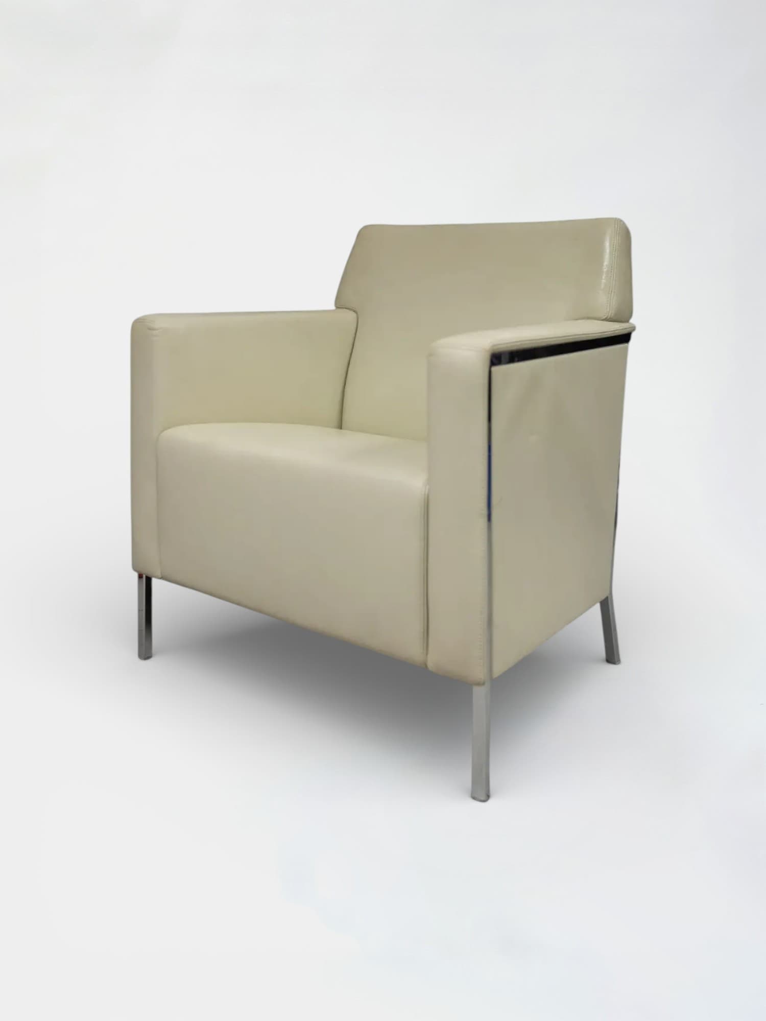 Fauteuil Moroso en cuir blanc/crème beige avec pieds en acier-1