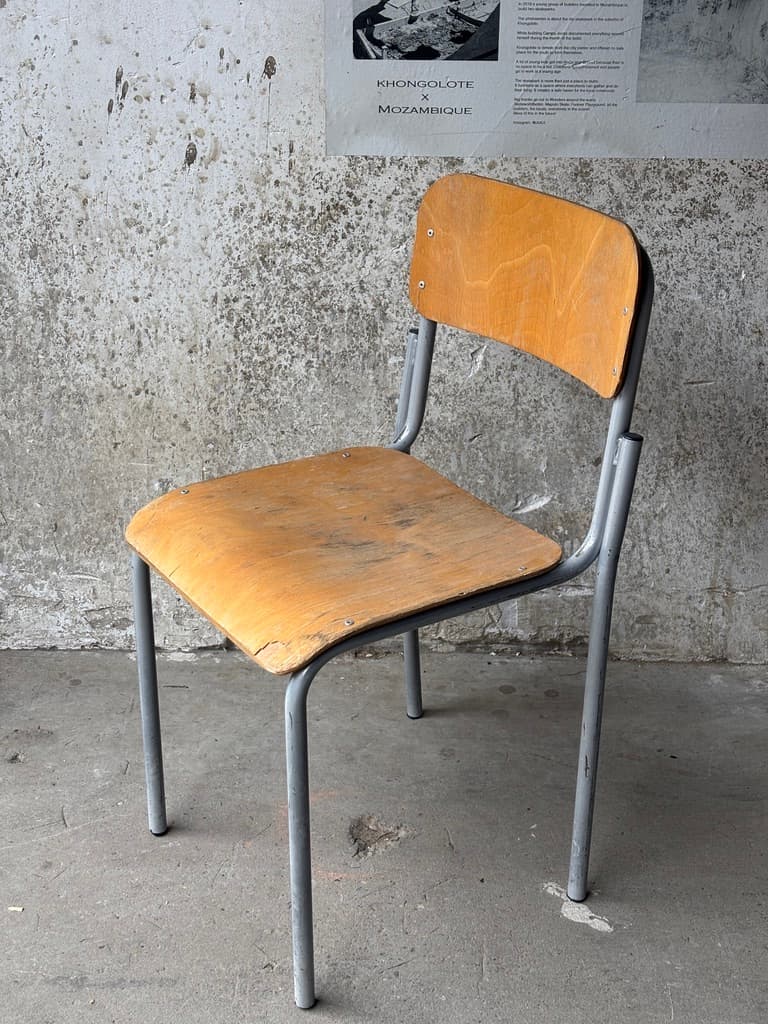 Chaises d'école en bois gris-4