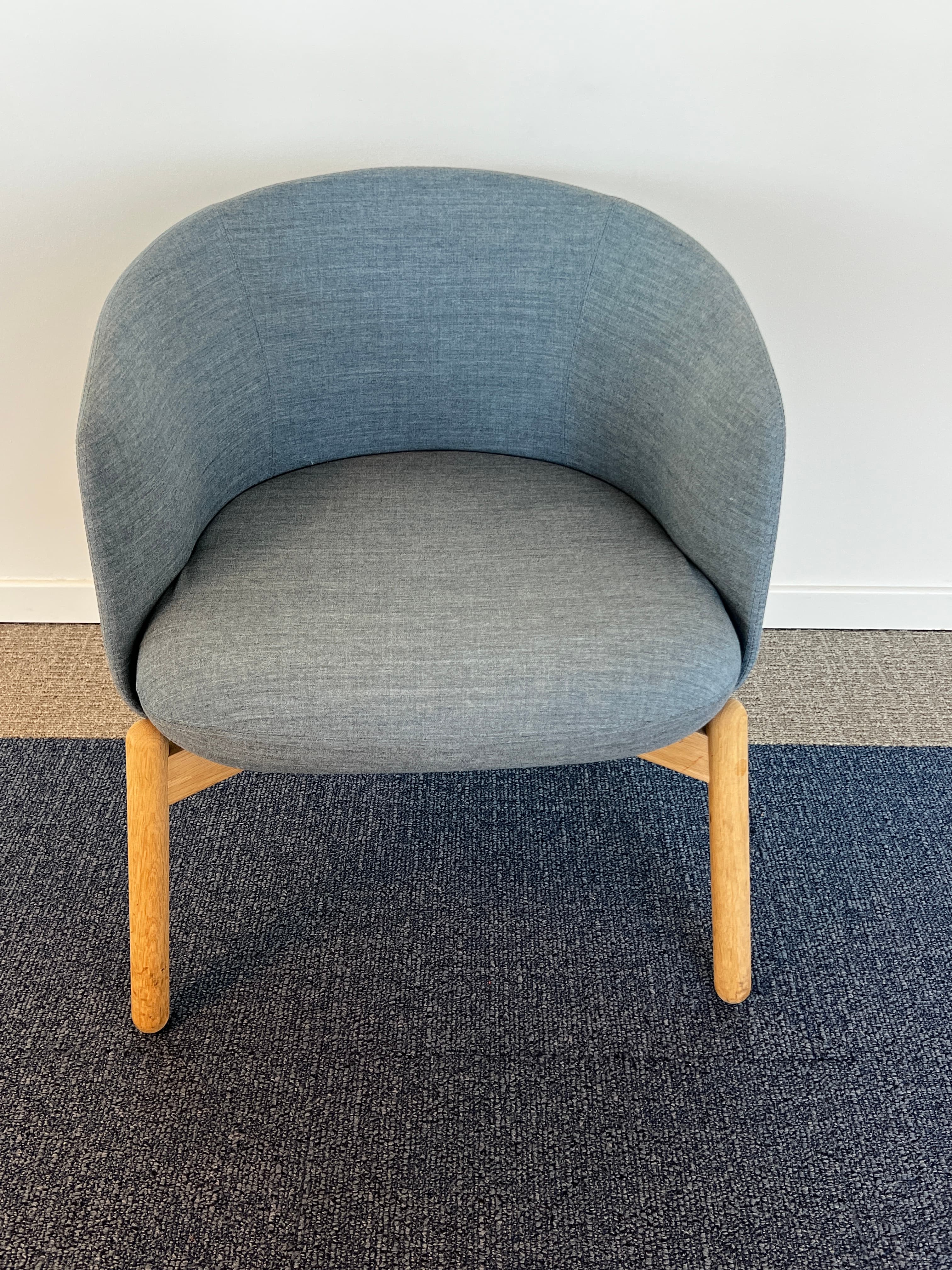 + Fauteuil en tissu bleu-gris « Halle » avec structure en bois-2