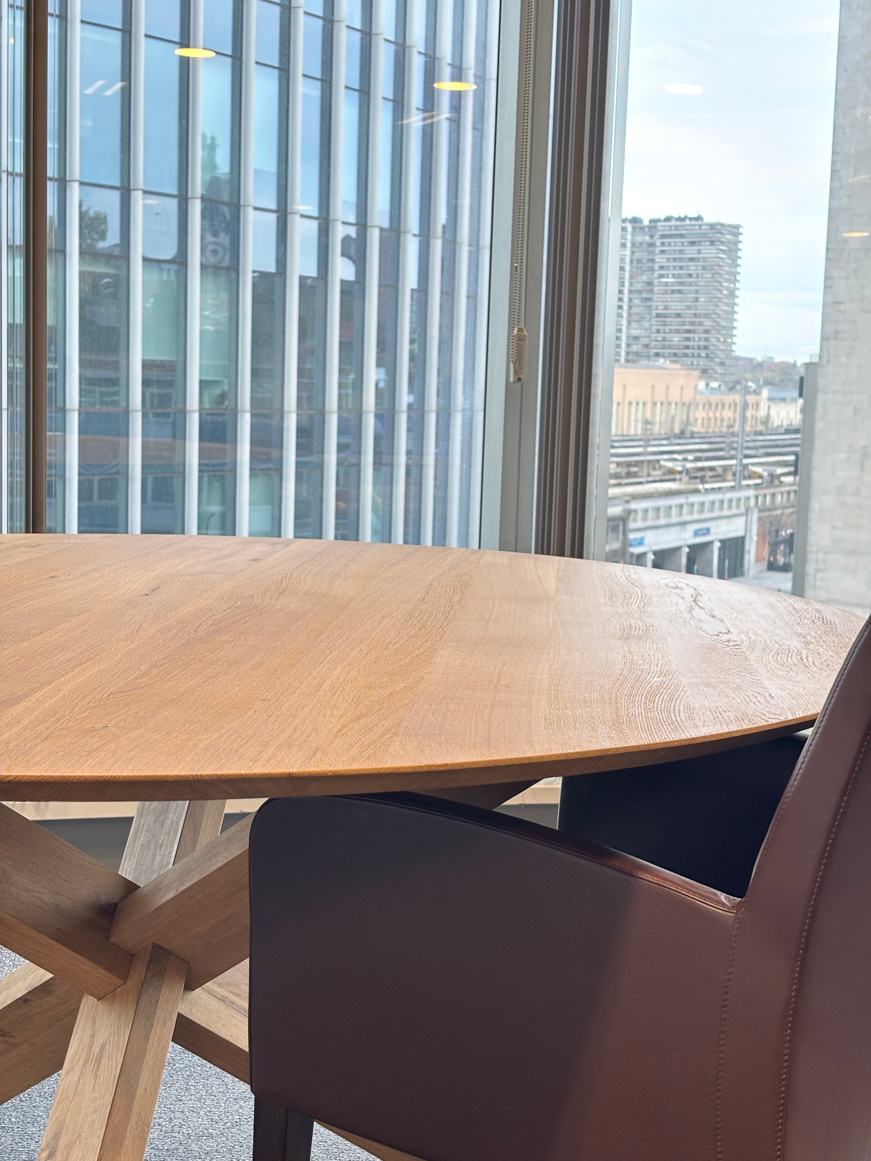 Ethnicraft Circle ronde eettafel van massief eikenhout, gekruiste centrale voet-7