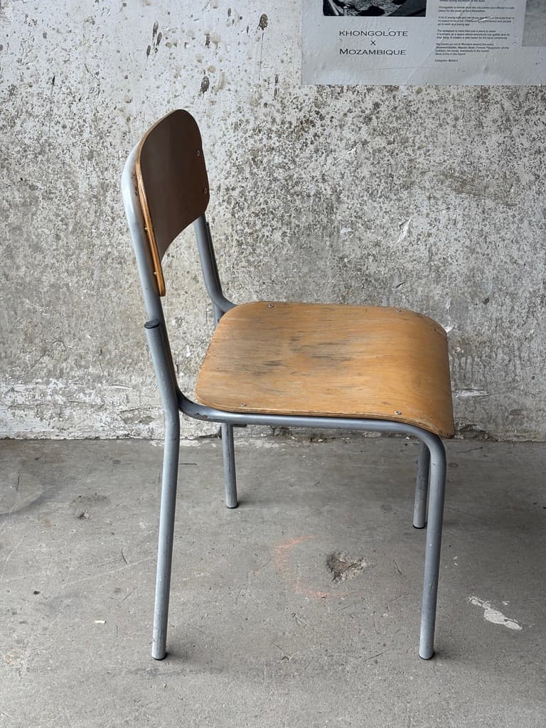 Chaises d'école en bois gris-2