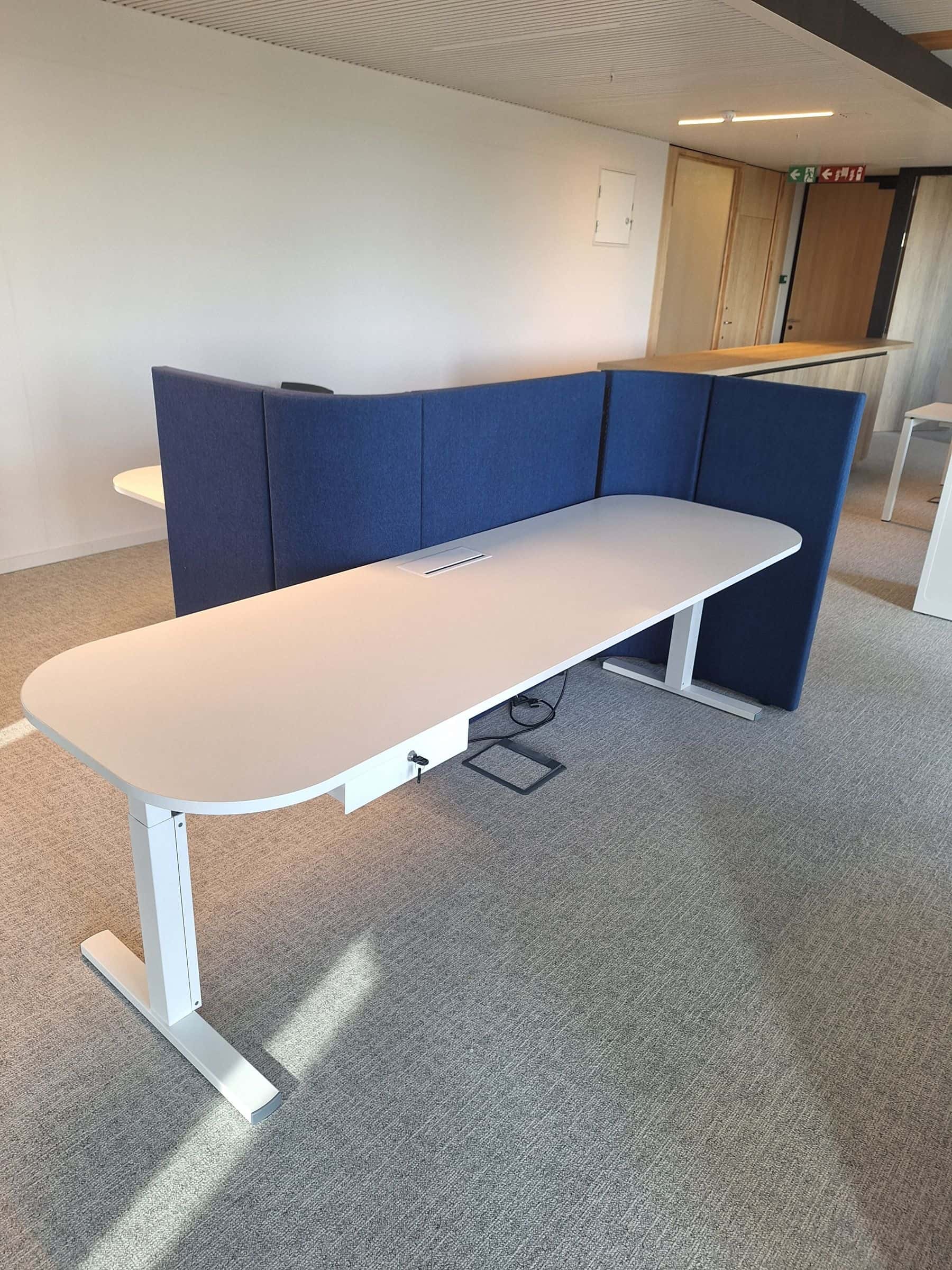 Robberechts K03XT 255cm white Adjustable Desk White product image