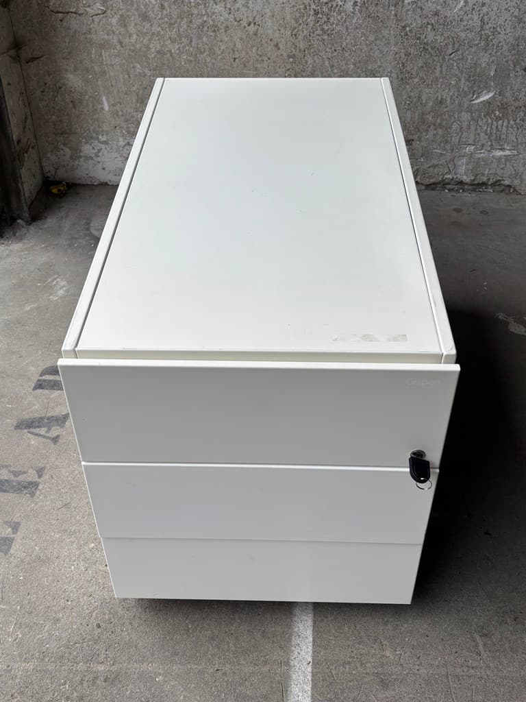 Armoire à dossiers en métal blanc avec trois tiroirs et une serrure-3