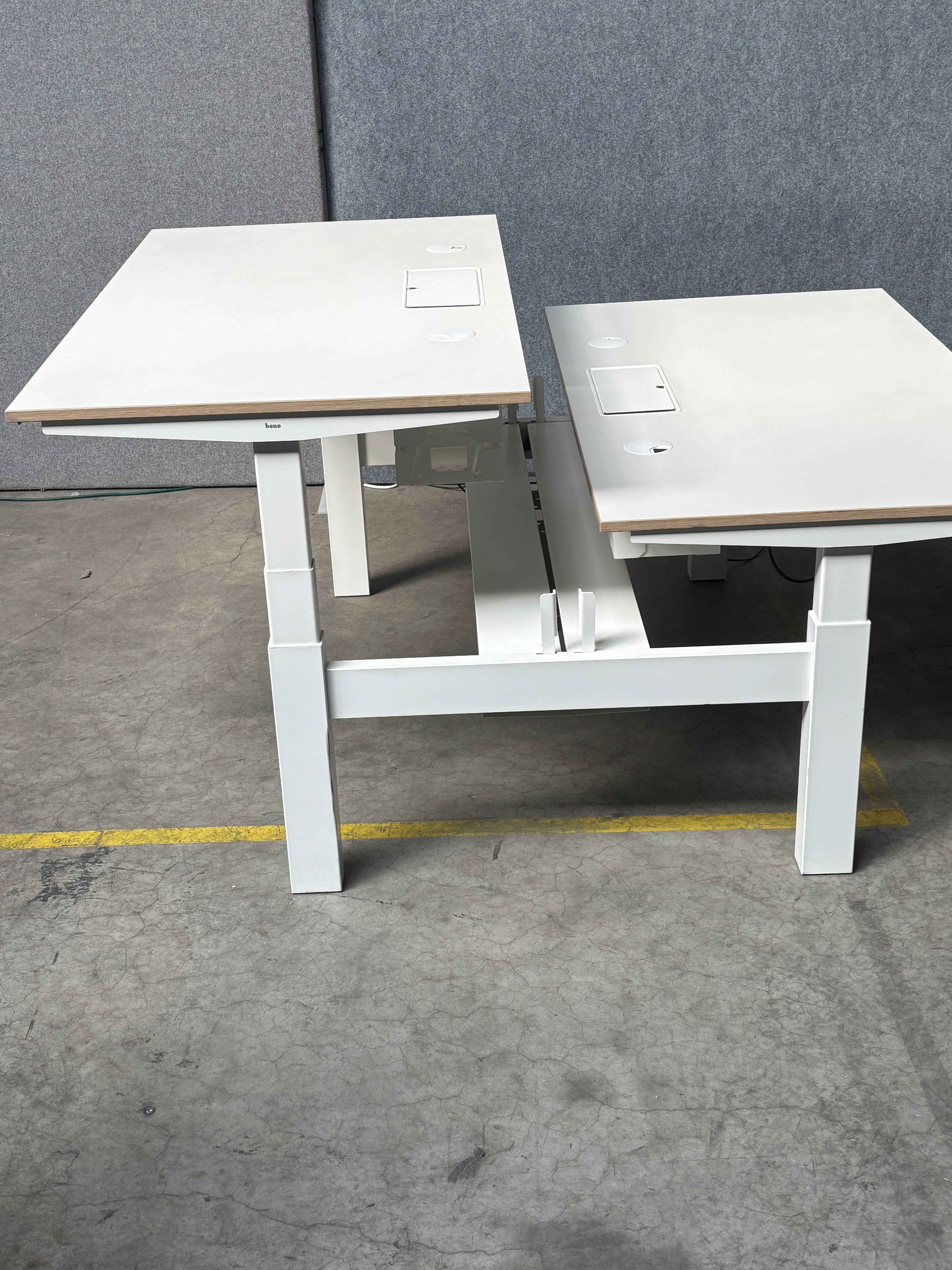 BENE 140cm White duo desk electric with blue separator-2