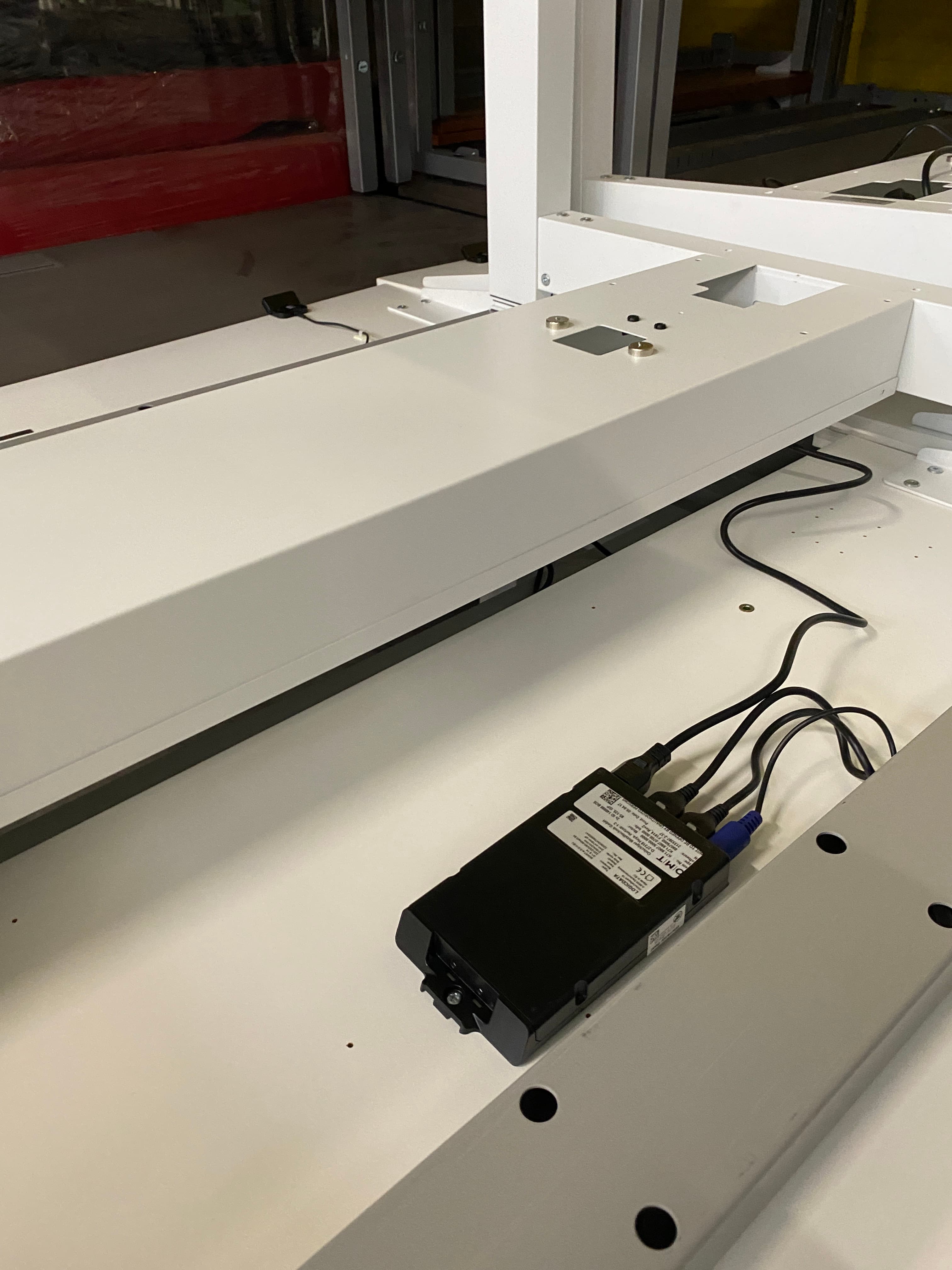 Herman Miller bureau électrique duo trapézoïdal en bois blanc sans le séparateur-4