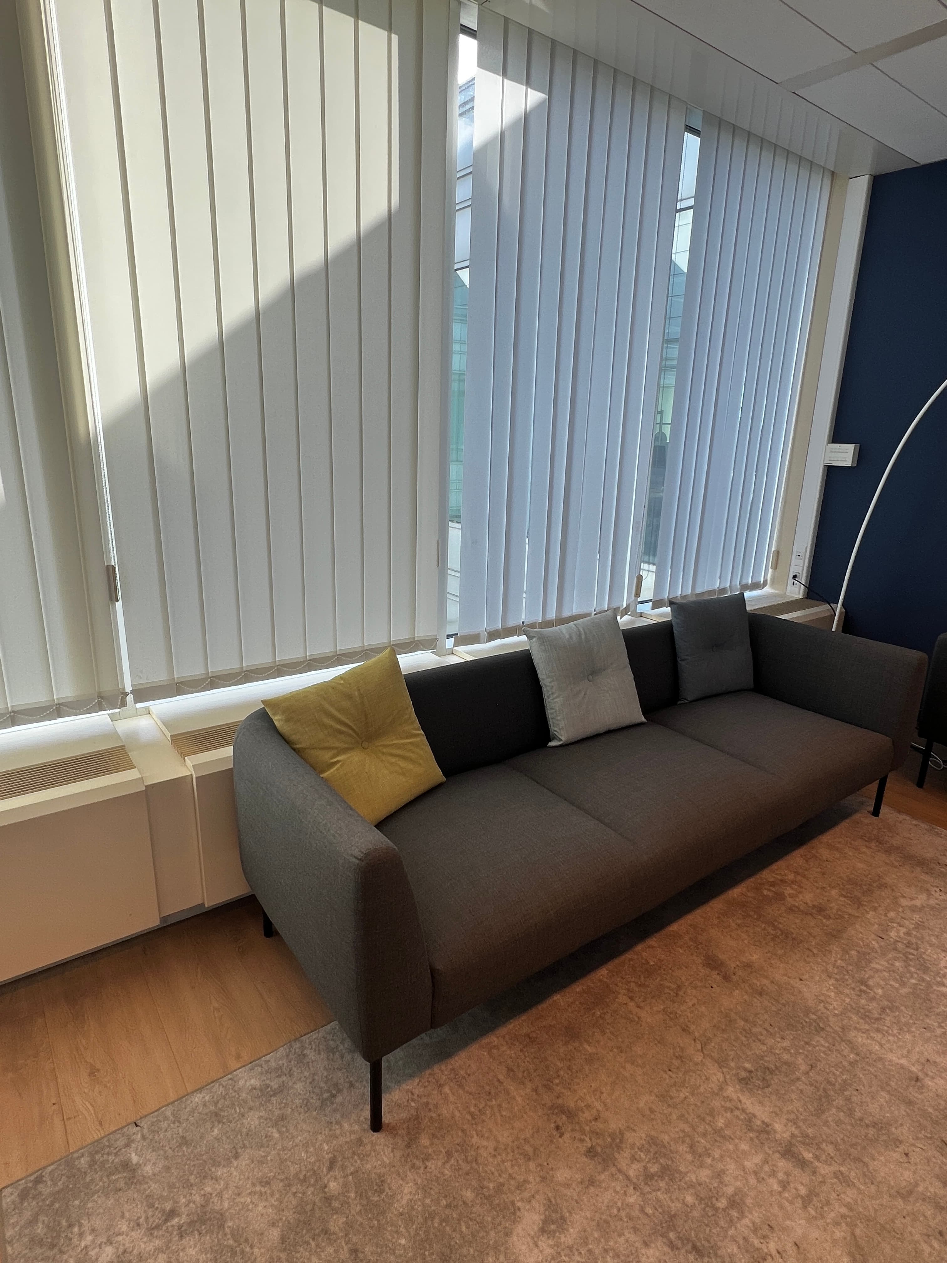 Canapé Martela en tissu gris-1