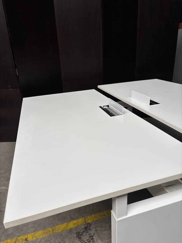 Steelcase 165x160cm White duo desk with central cable management and adjustable legs without divider-2