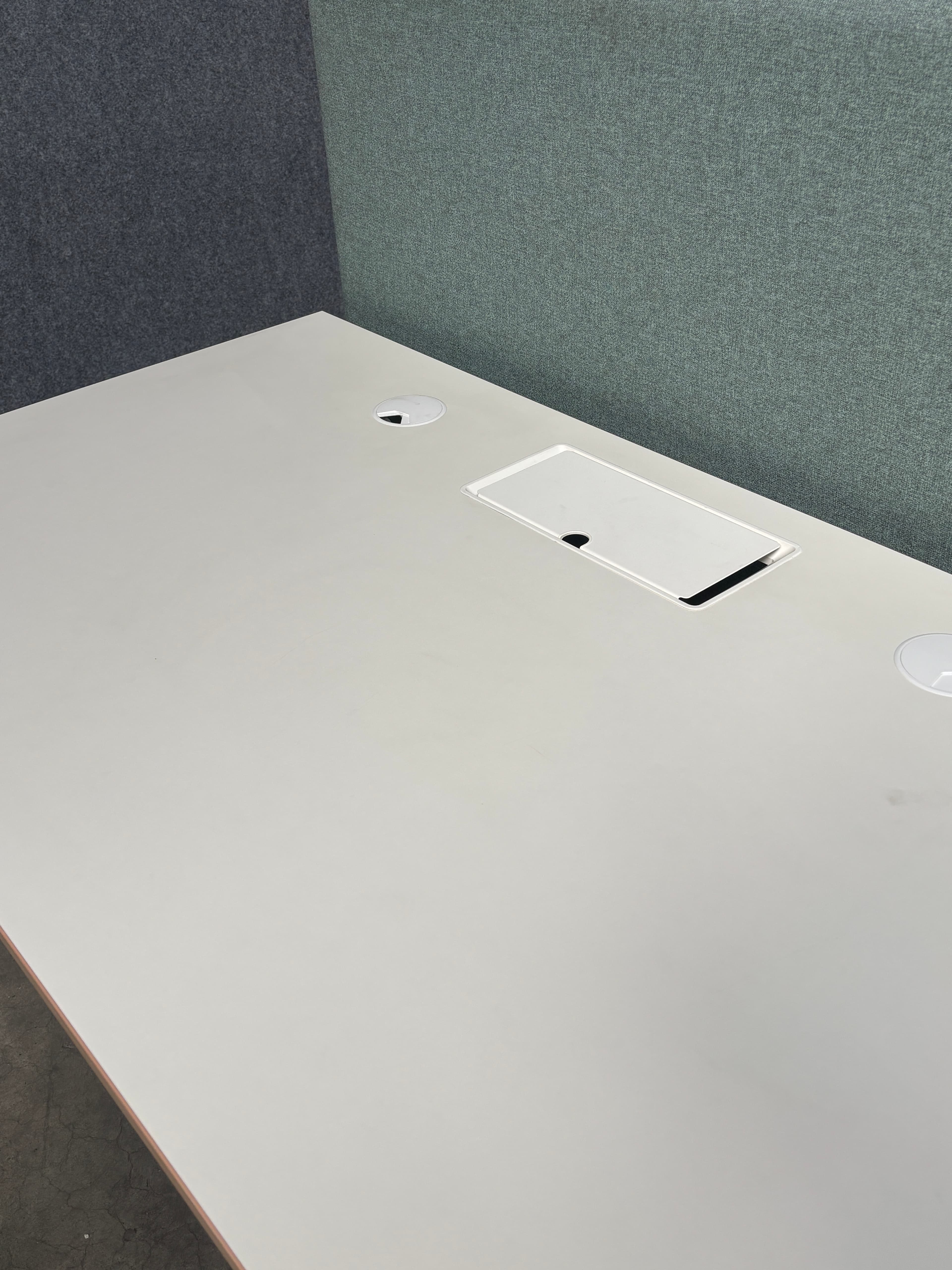 BENE 140cm White duo desk electric with blue separator-4