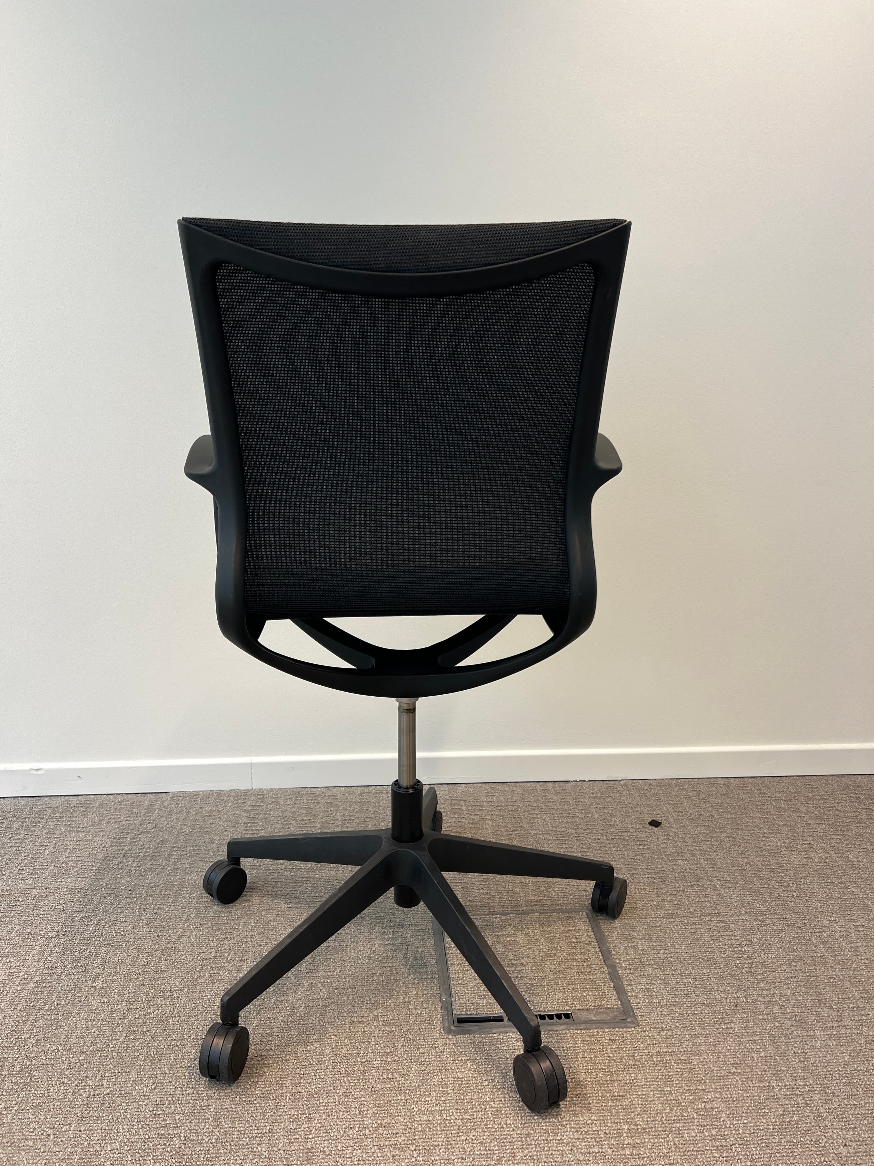 Chaise de bureau Sitland en plastique noir et métal-3