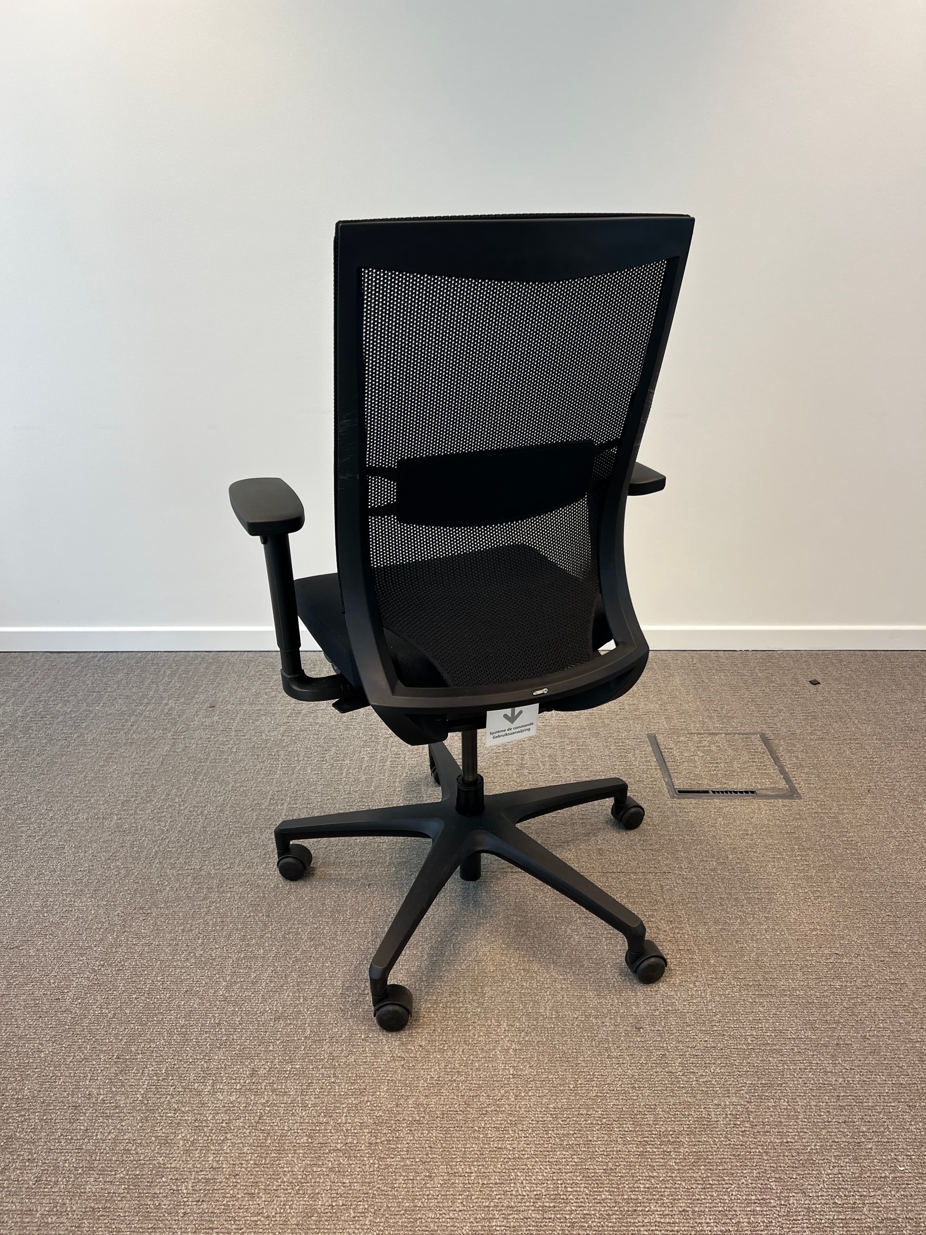 Chaise de bureau Klober en plastique noir, tissu et métal-1