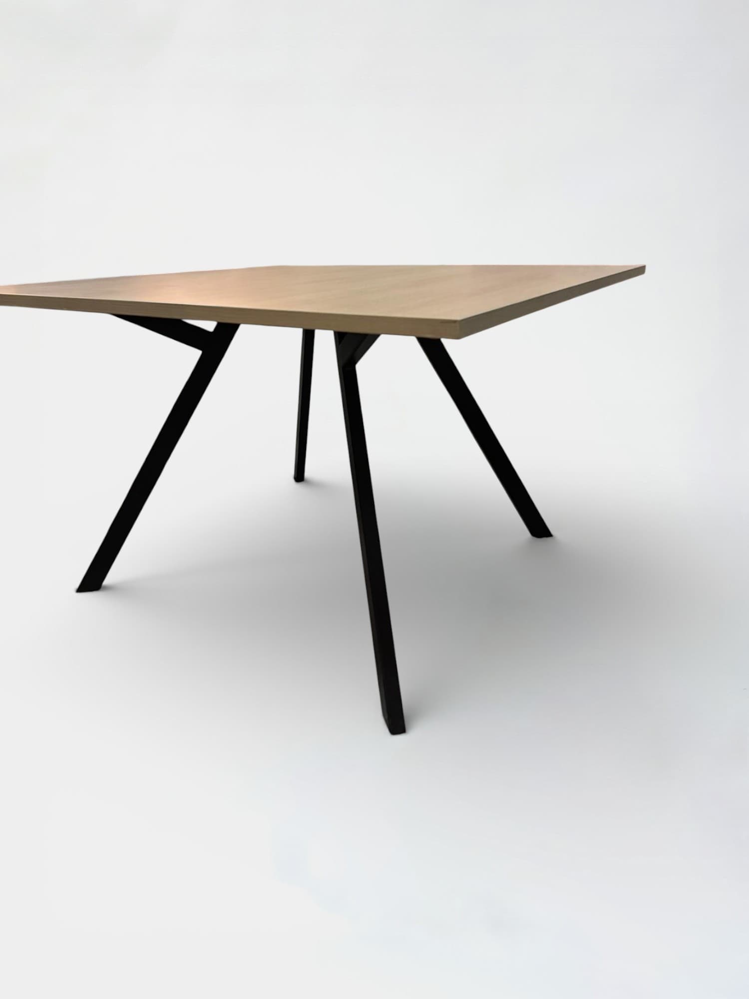 Rechthoekige 120 cm gelamineerde eikenhouten tafel met zwarte metalen poten-1