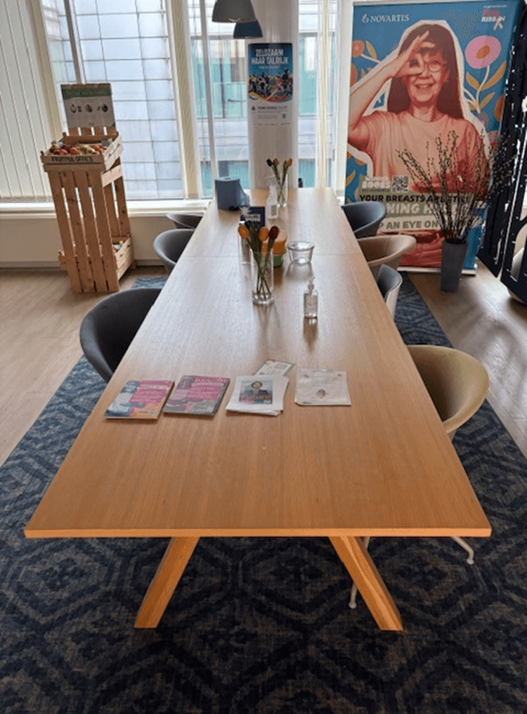 Arper-tafel van getint eikenhout-2