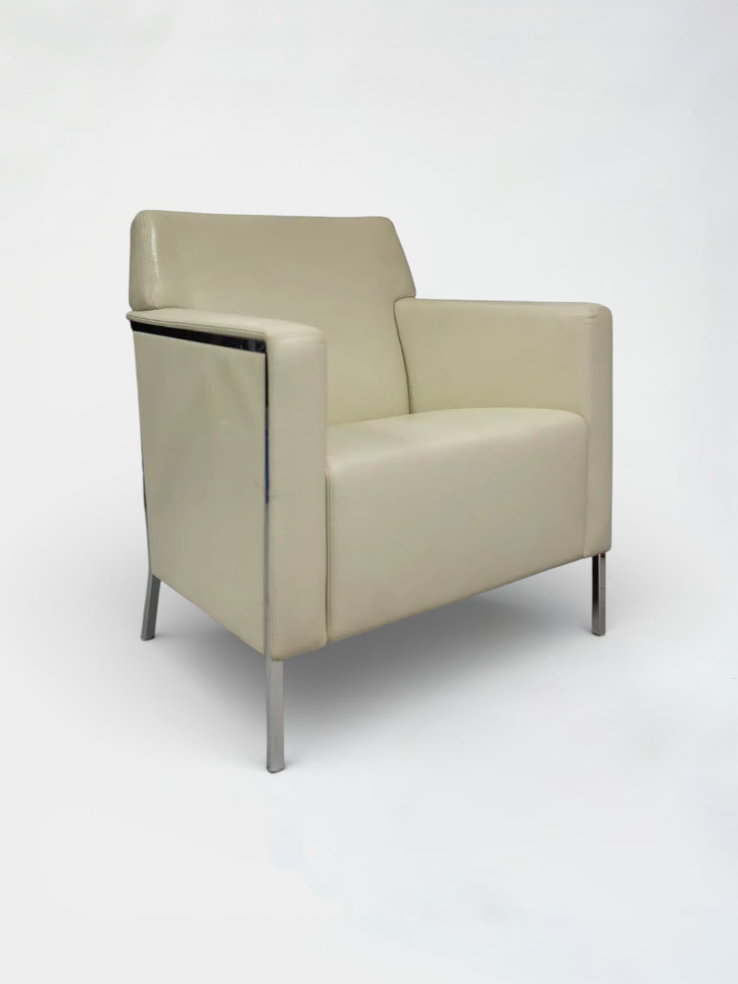 Fauteuil Moroso en cuir blanc/crème beige avec pieds en acier-0