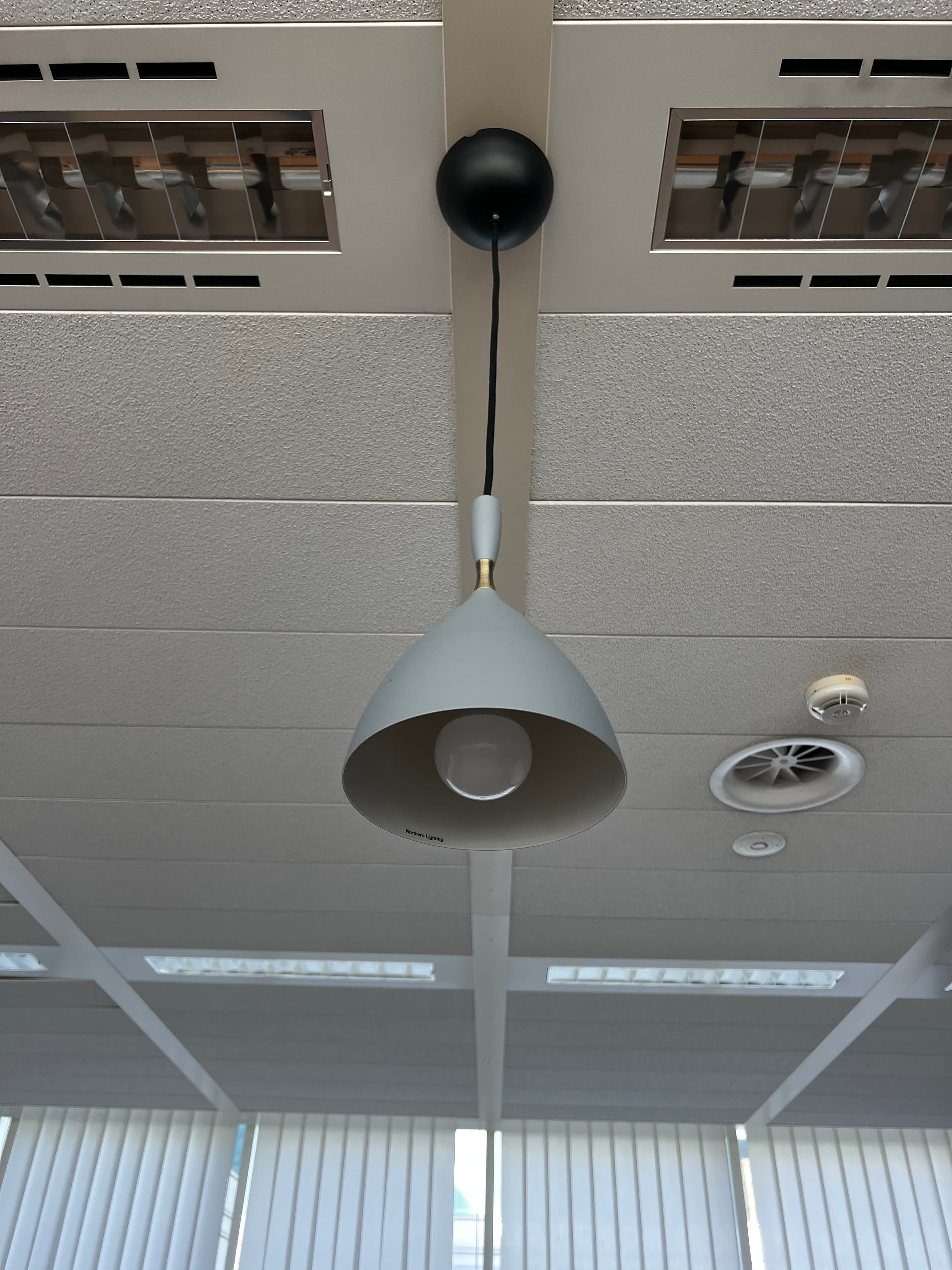 Suspension Dokka en métal gris aurore