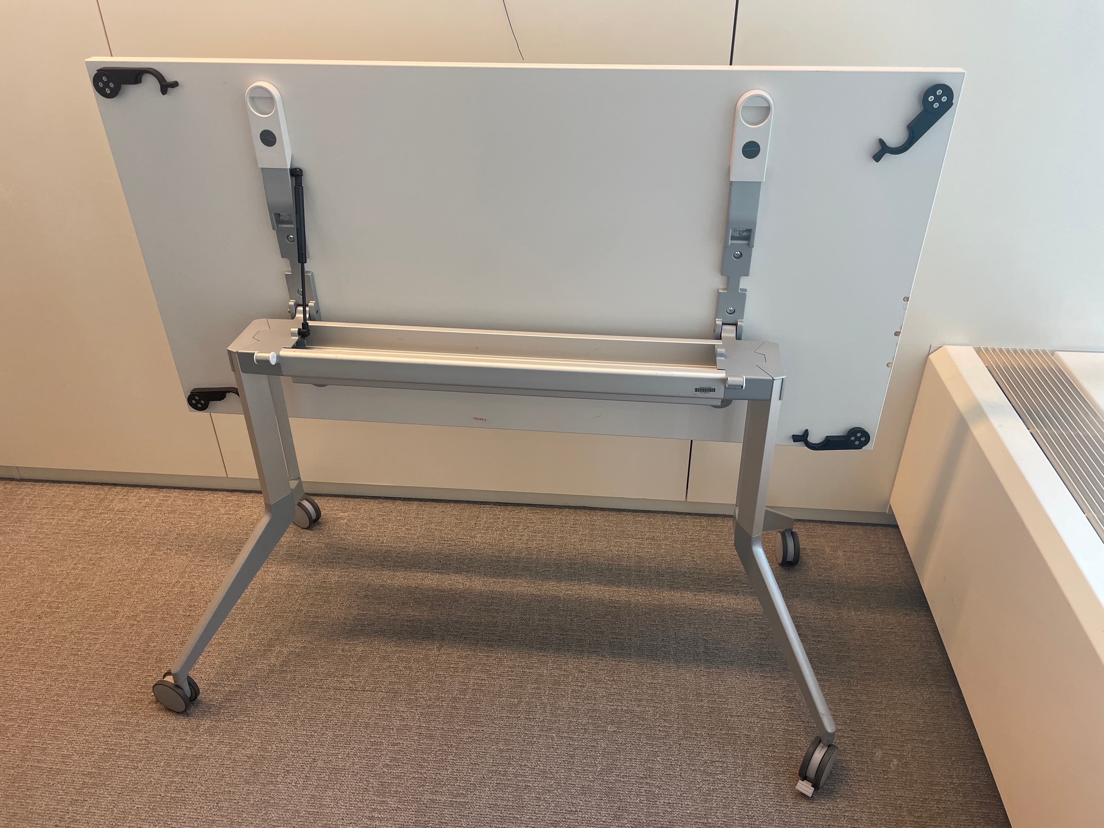 Haworth 200 cm opvouwbare vergadertafel in wit en crème met metalen poten-4
