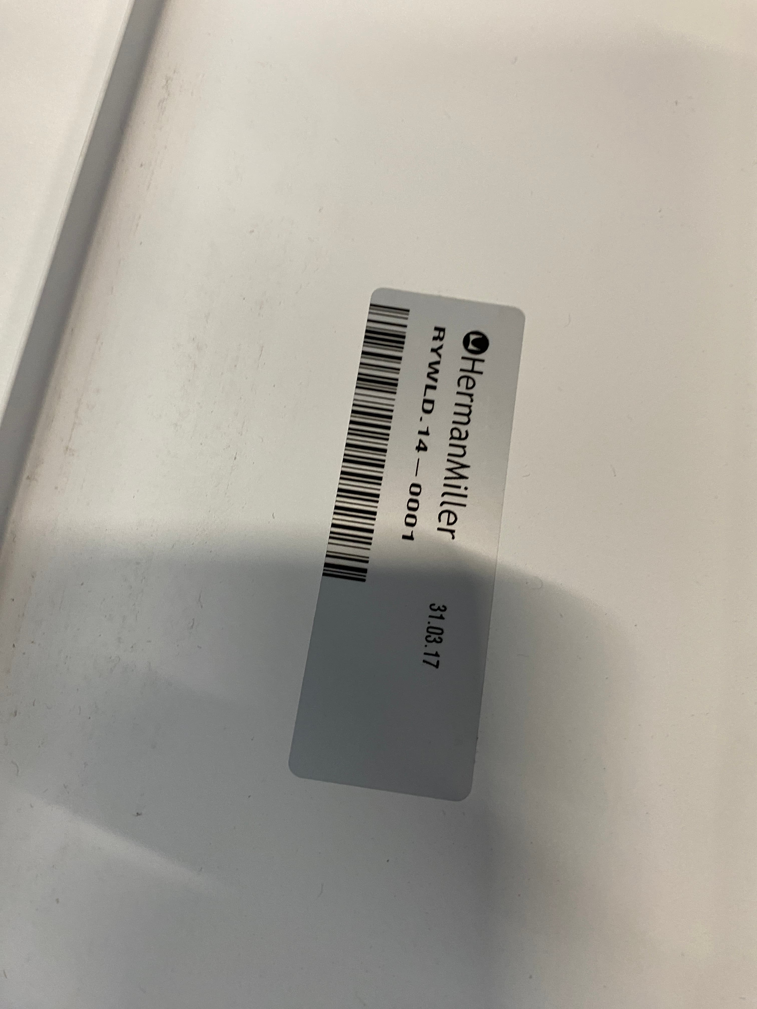 Herman Miller bureau électrique duo trapézoïdal en bois blanc sans le séparateur-2