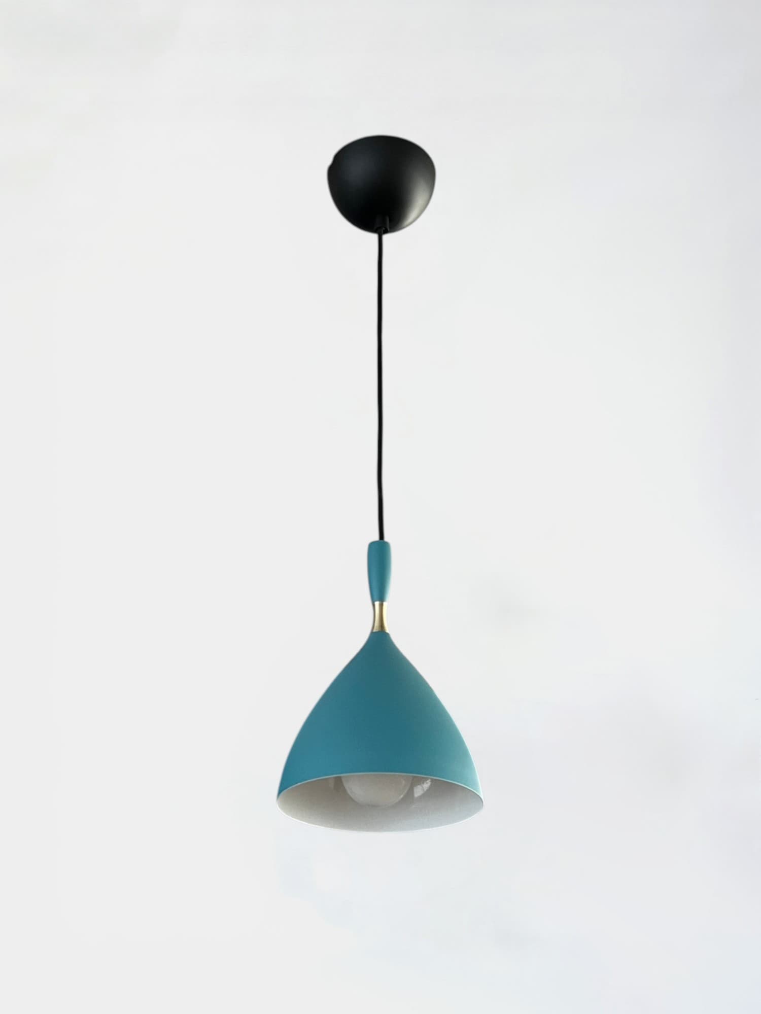 Lampe suspendue Dokka Northen en métal bleu turquoise