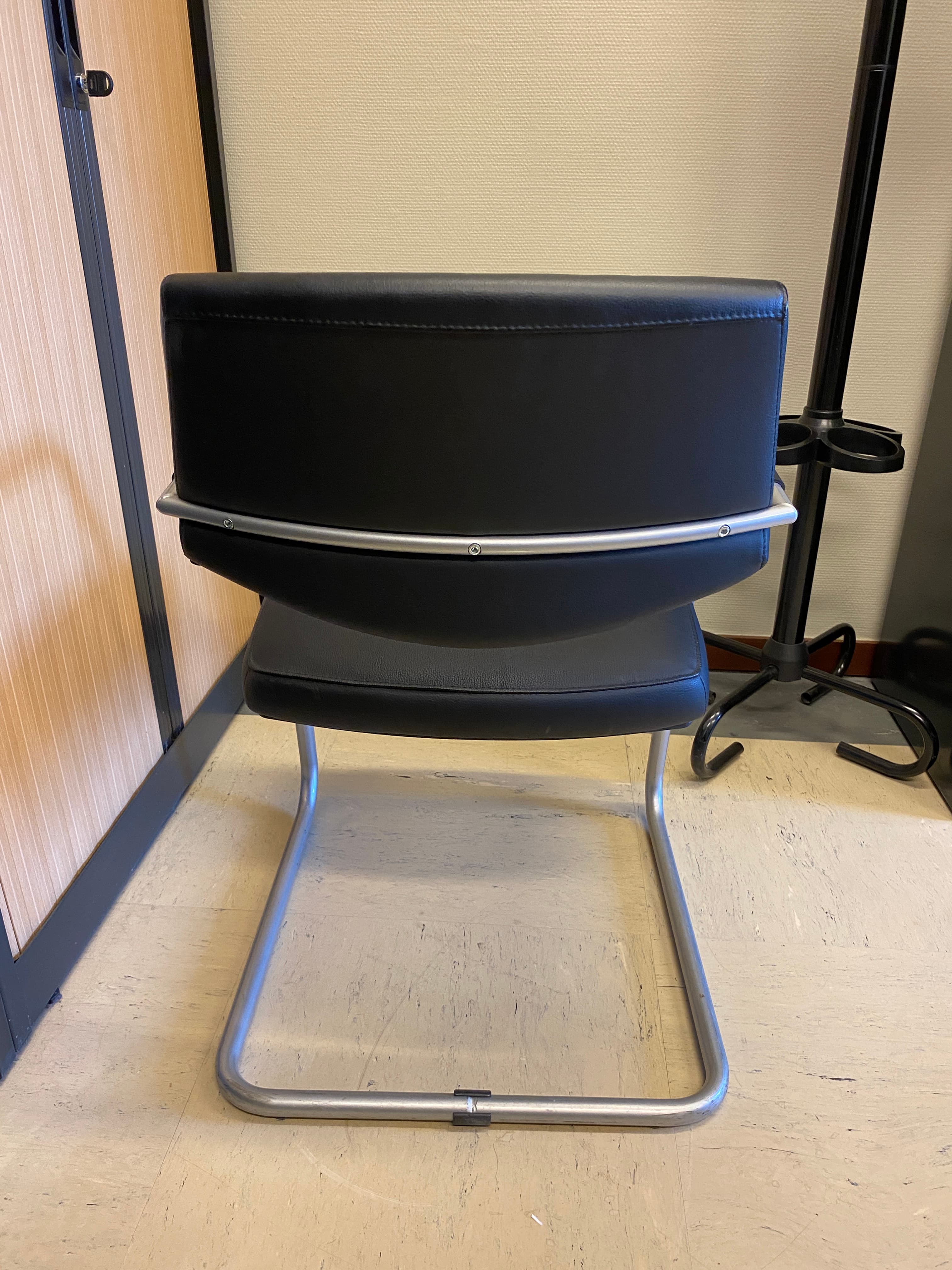 Sitland/PASSEPARTOUT Zwarte stapelbare leren stoel-4