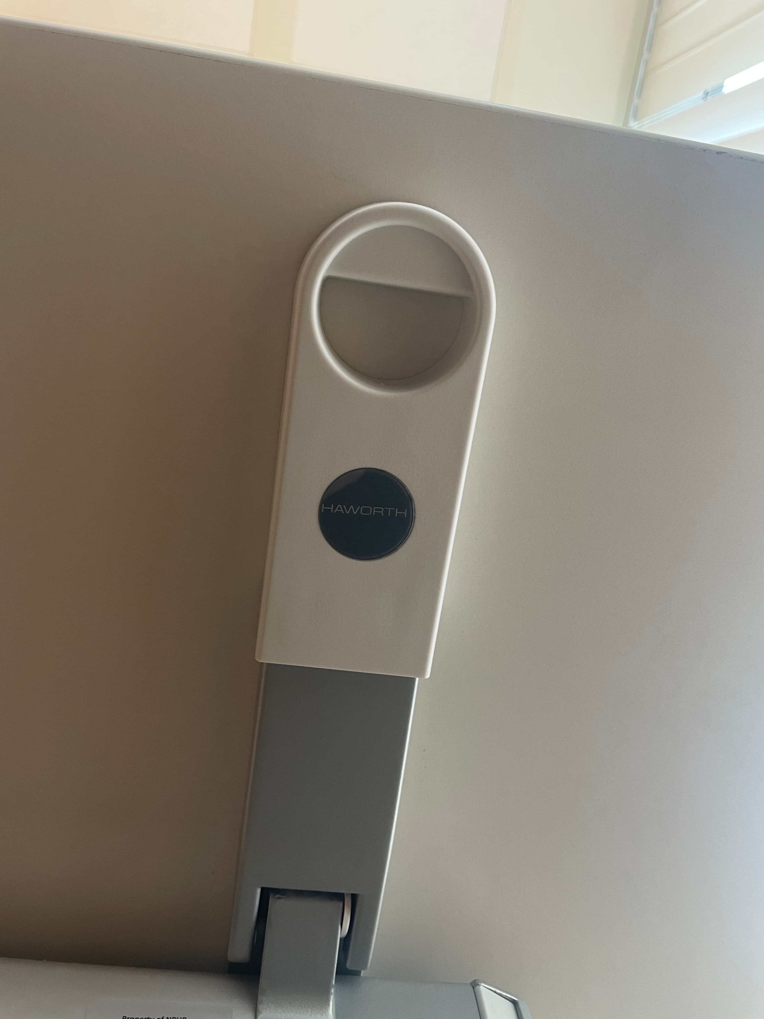 Haworth 200 cm opvouwbare vergadertafel in wit en crème met metalen poten-1