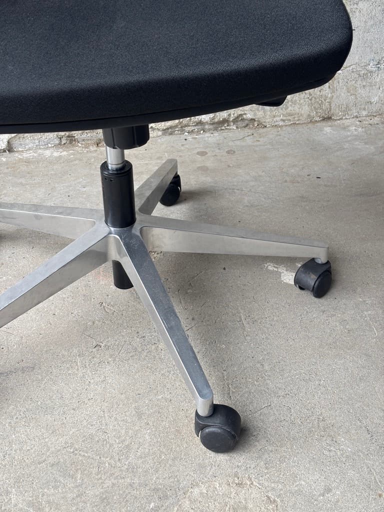 Linea New Malice 01 Ergonomic Black Office Chair with black legs-5