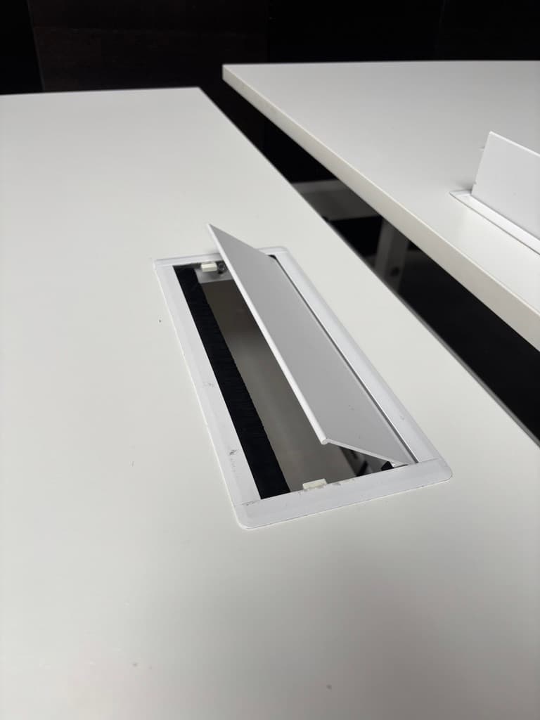 Steelcase 165x160cm White duo desk with central cable management and adjustable legs without divider-4