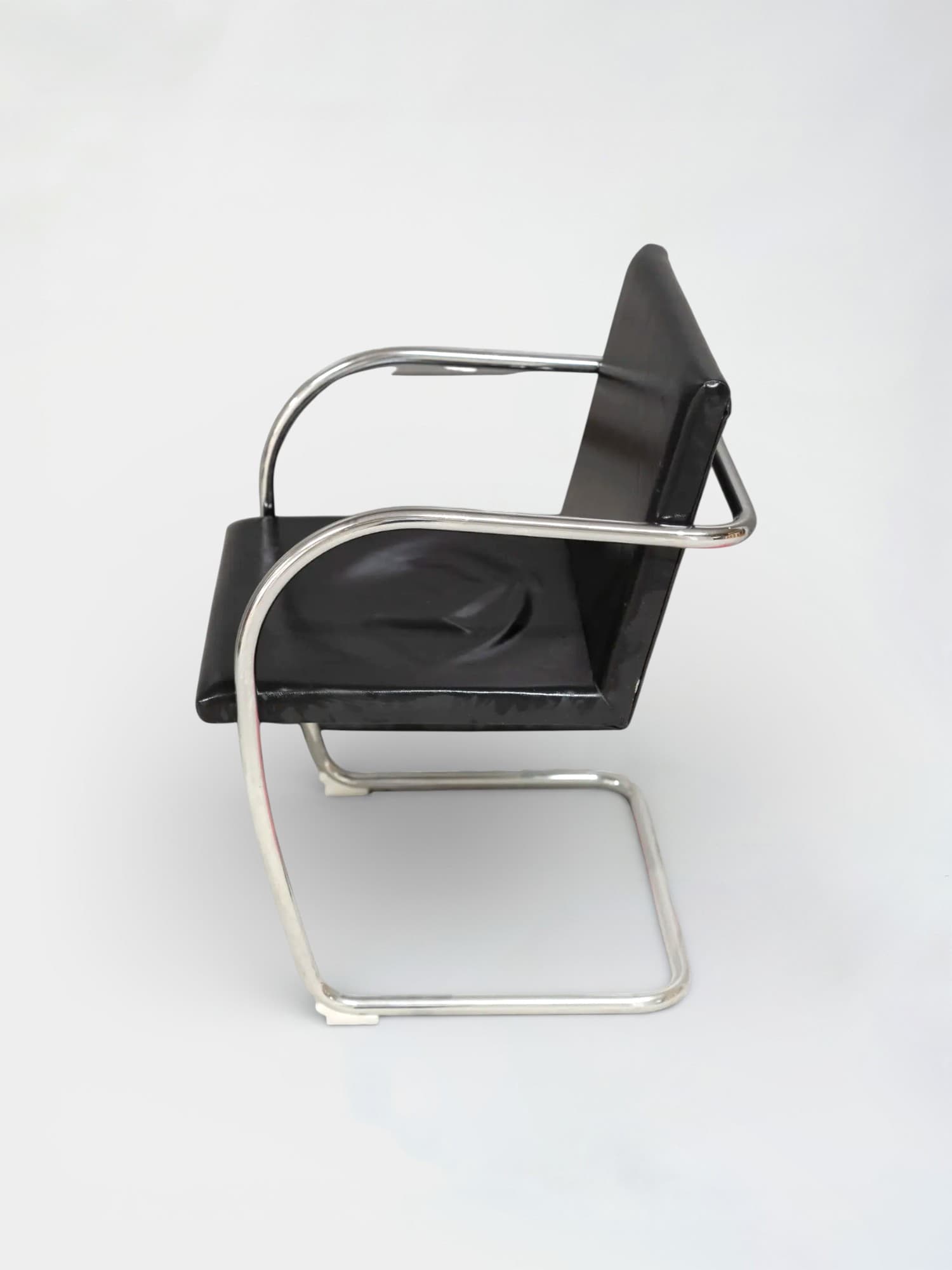 Knoll Brno replica Black leather chair with steel armrest and legs-1