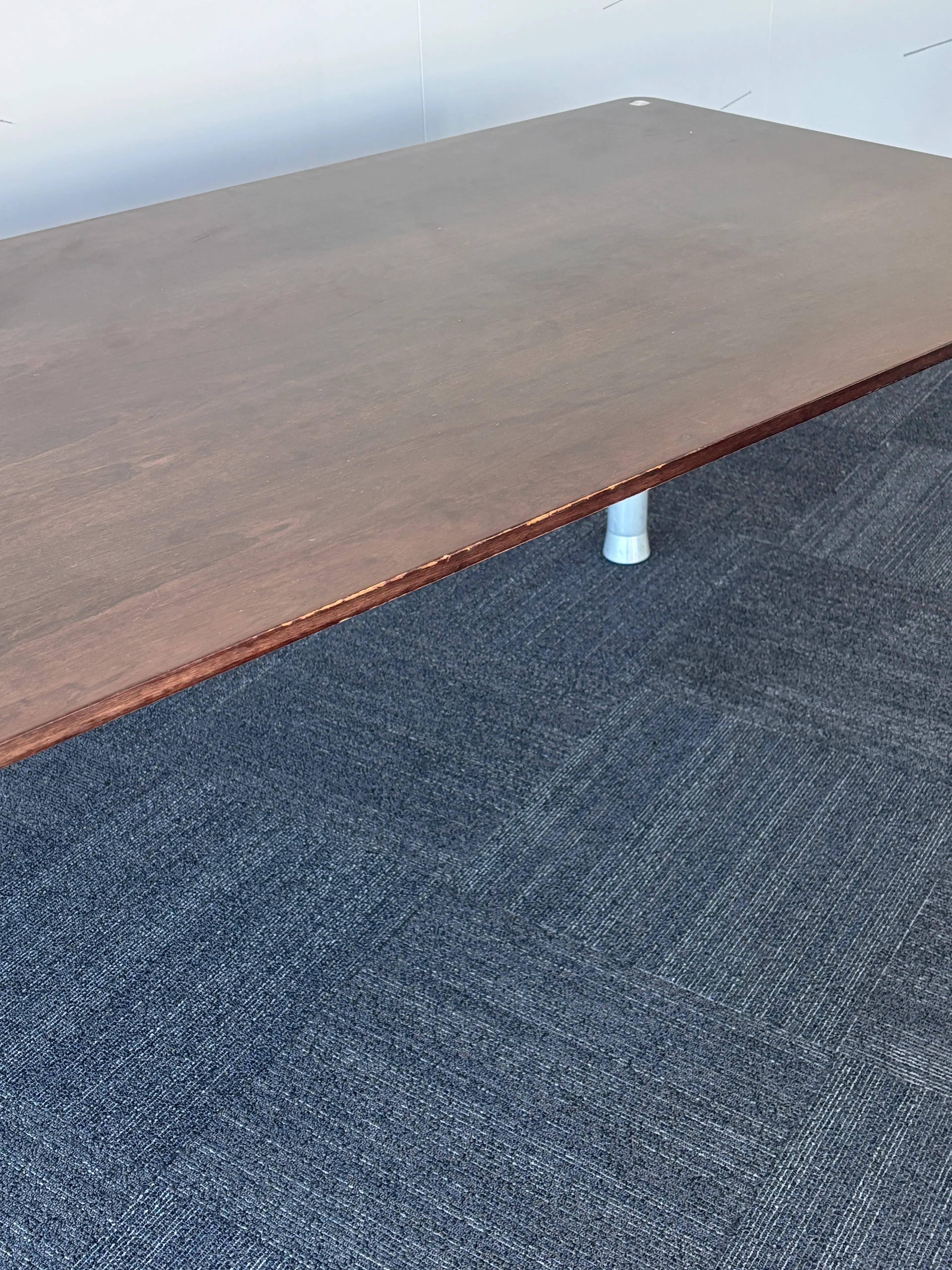 Donkerbruine houten tafel van 210 cm met metalen poten en gebruikssporen-4