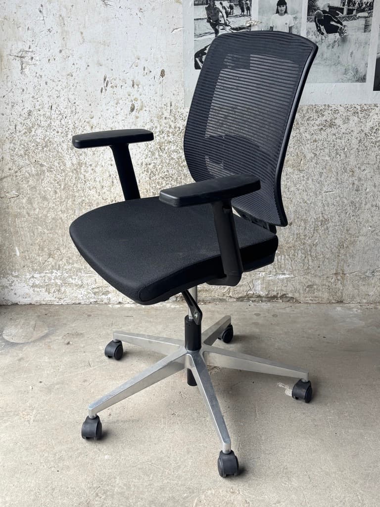 Linea New Malice 01 Ergonomic Black Office Chair with black legs-3
