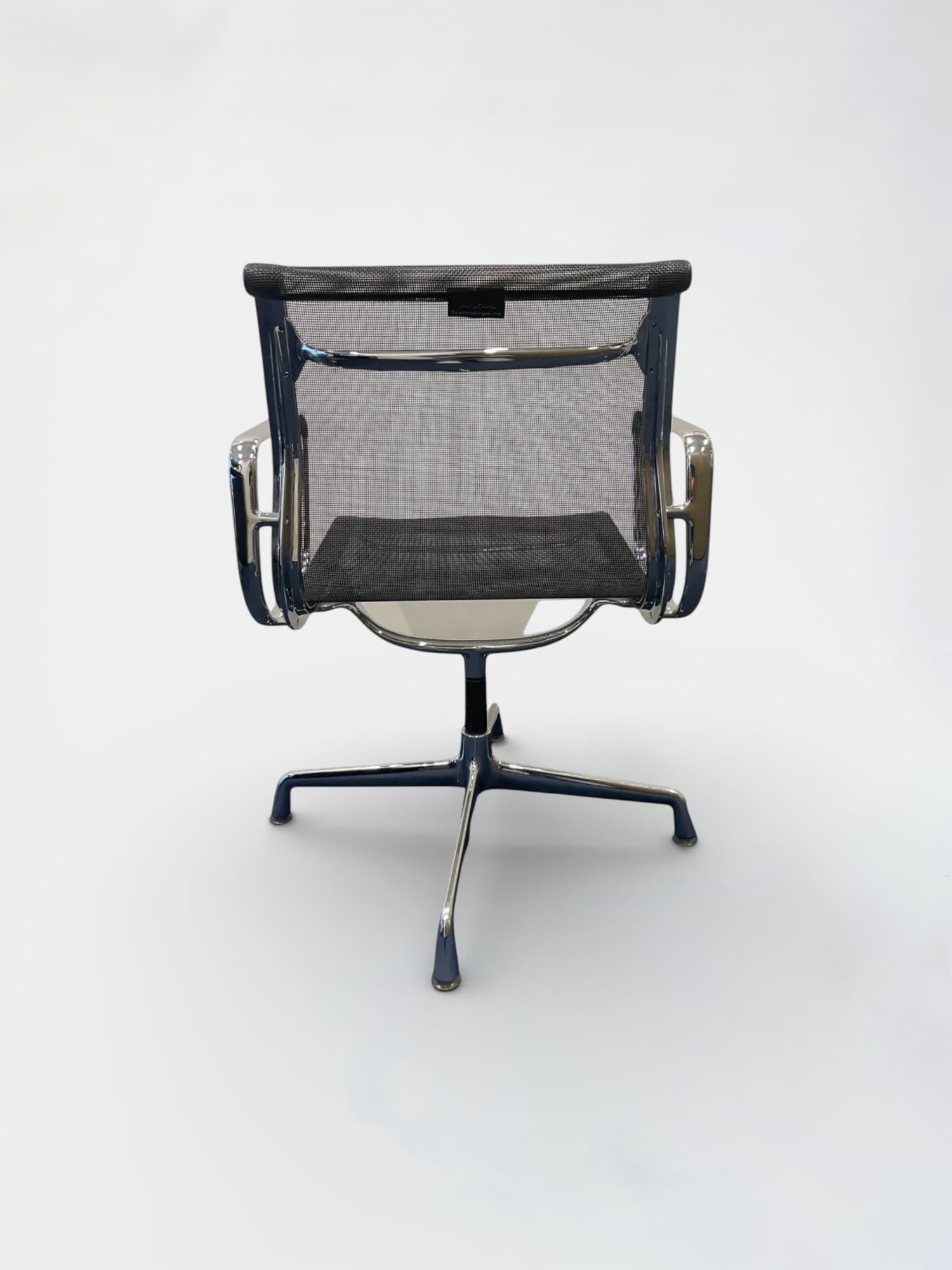 Vitra Eames Aluminium Chair EA 107-6