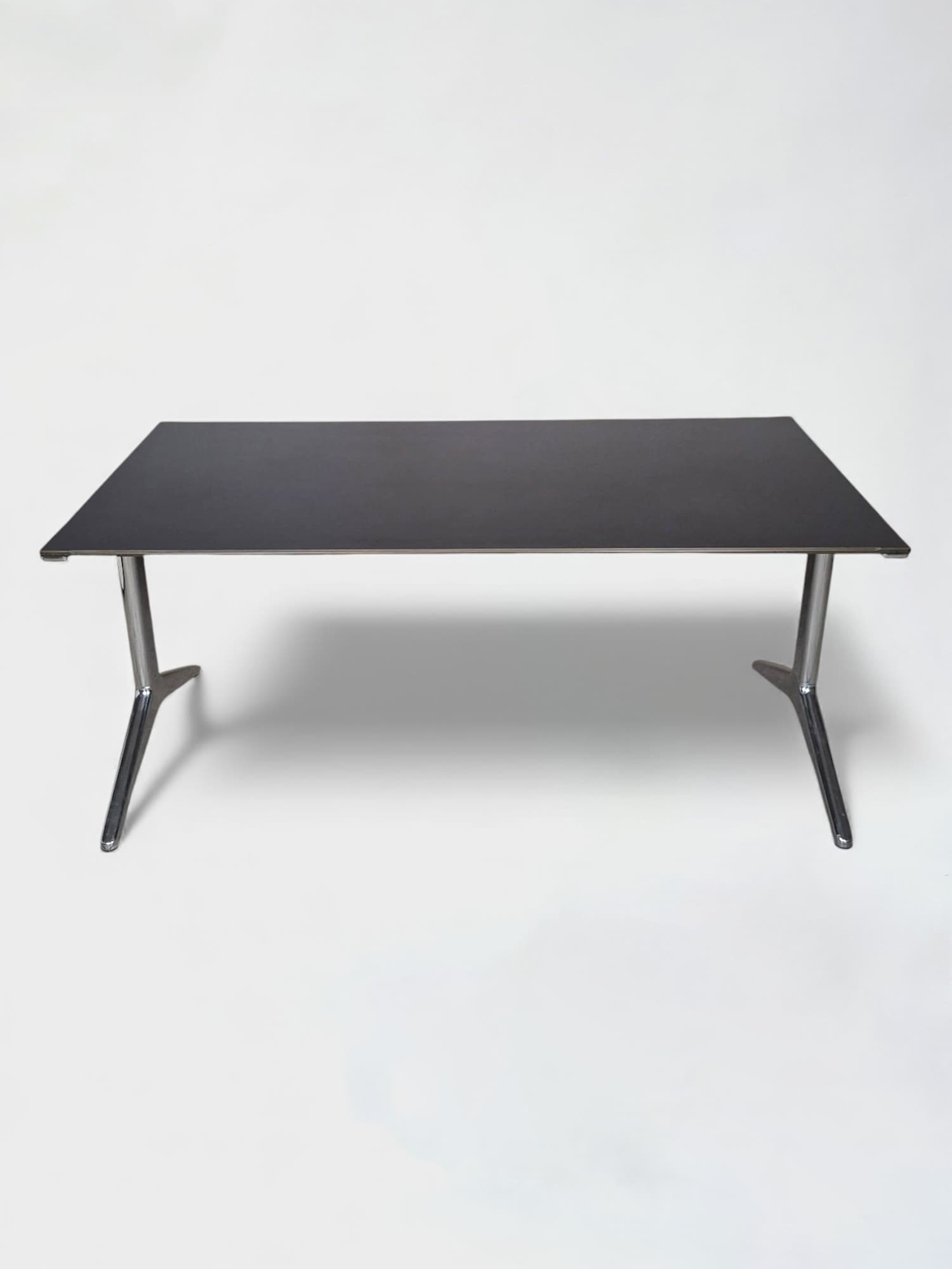 Plateau Ahrend noir sans roulettes-0