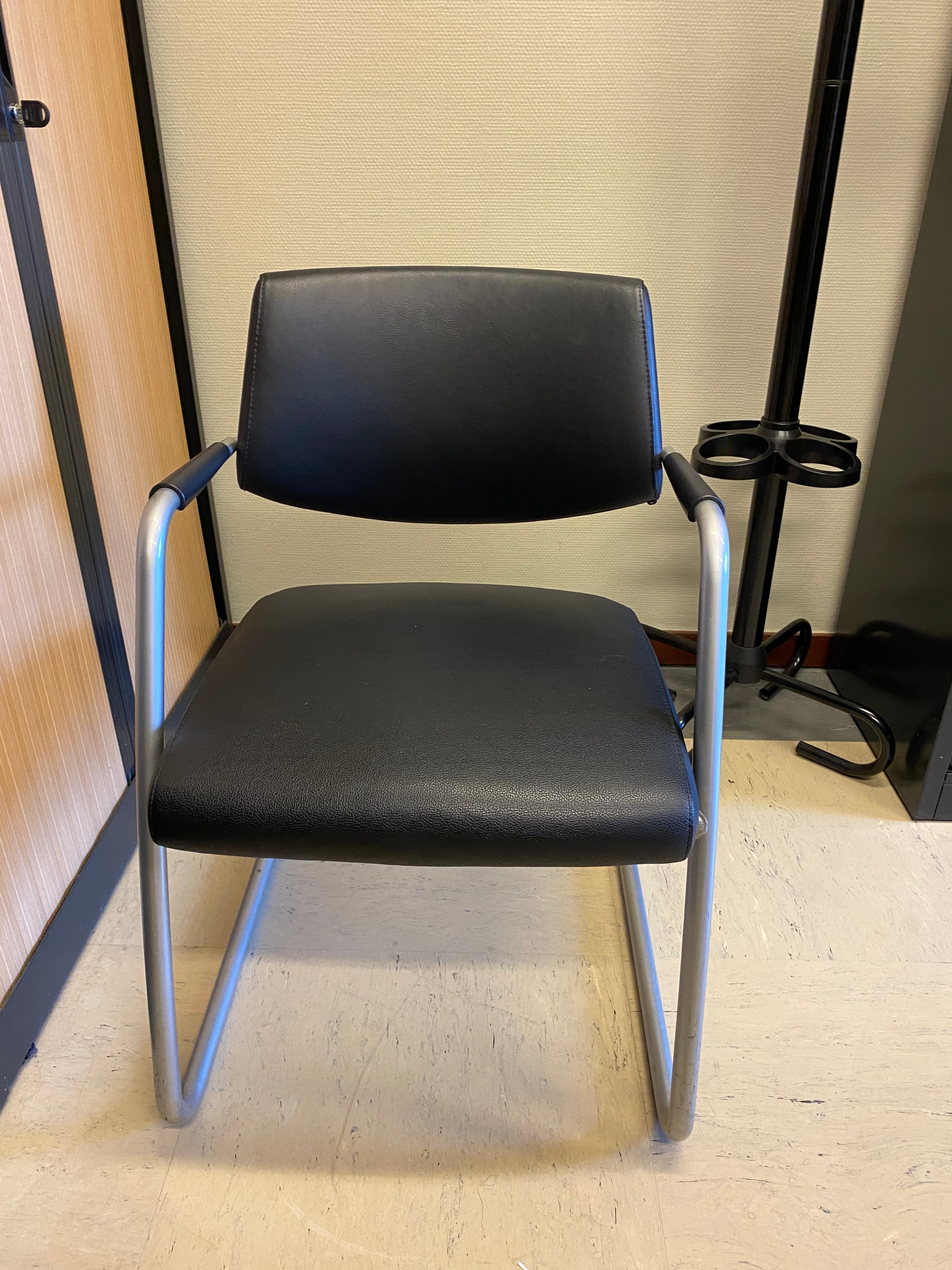 Sitland/PASSEPARTOUT Zwarte stapelbare leren stoel-2