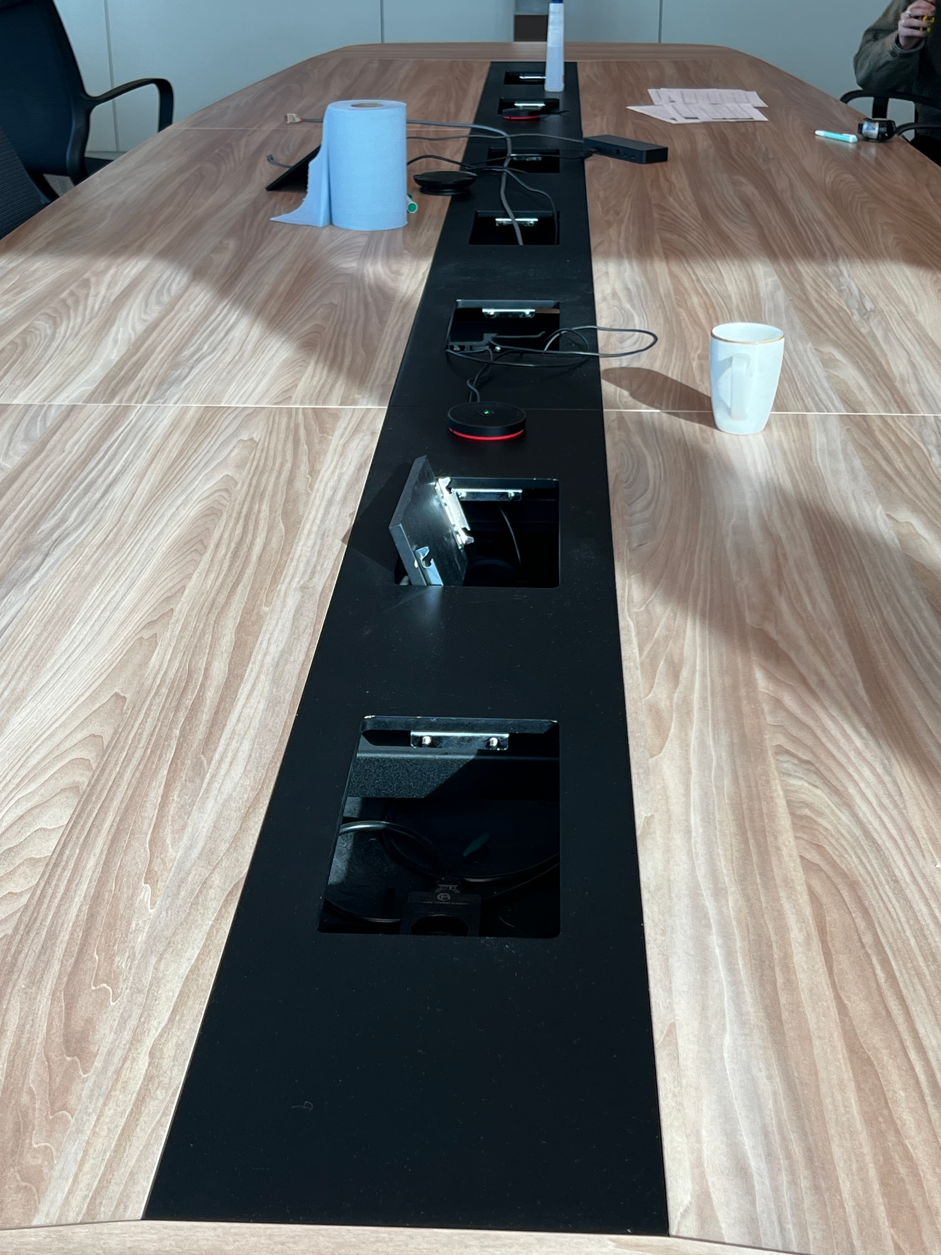 Vergadertafel van 650 cm voor 14 personen, zwart en bruin hout-2