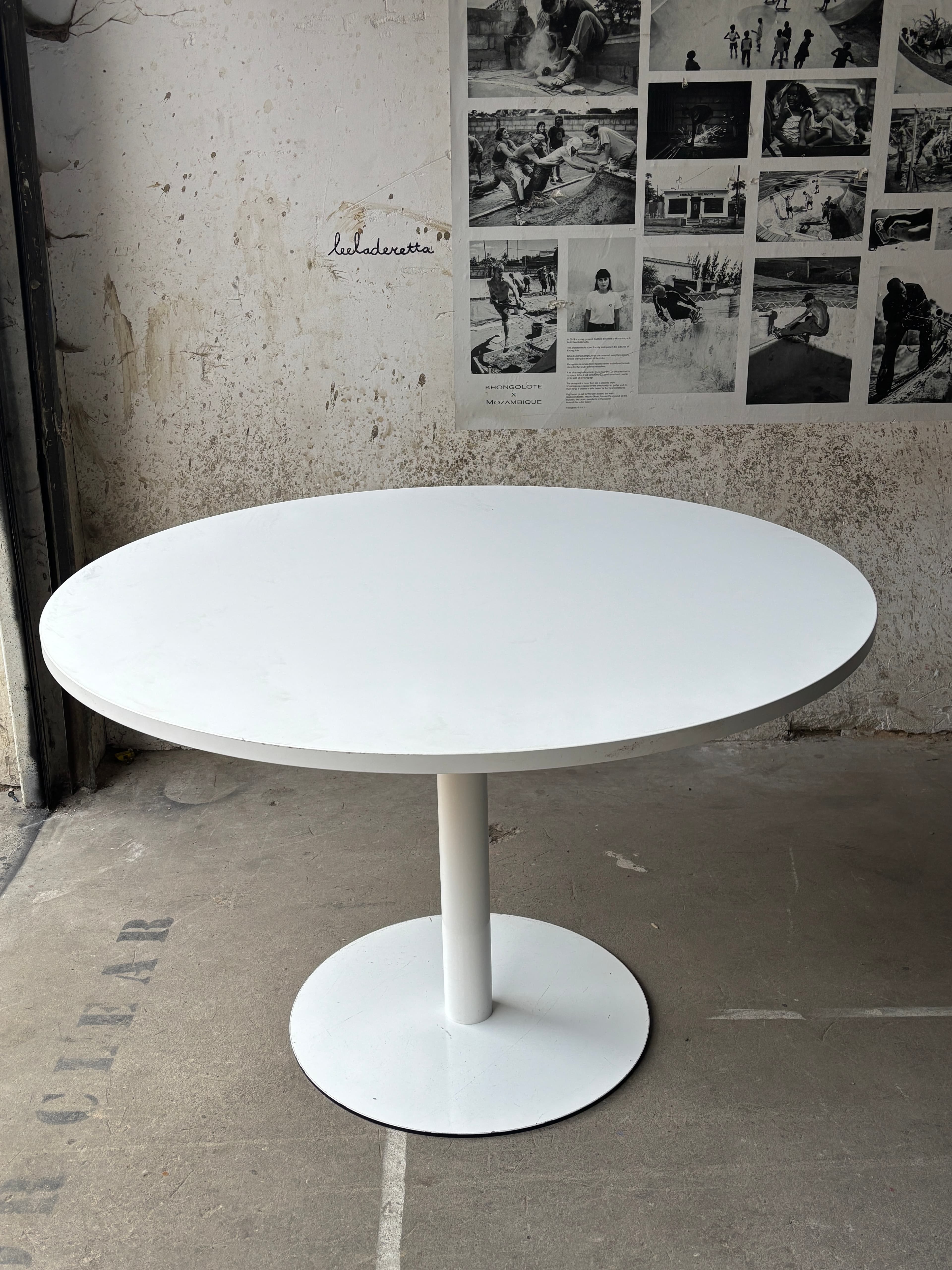 Table ronde blanche de 120 cm-2