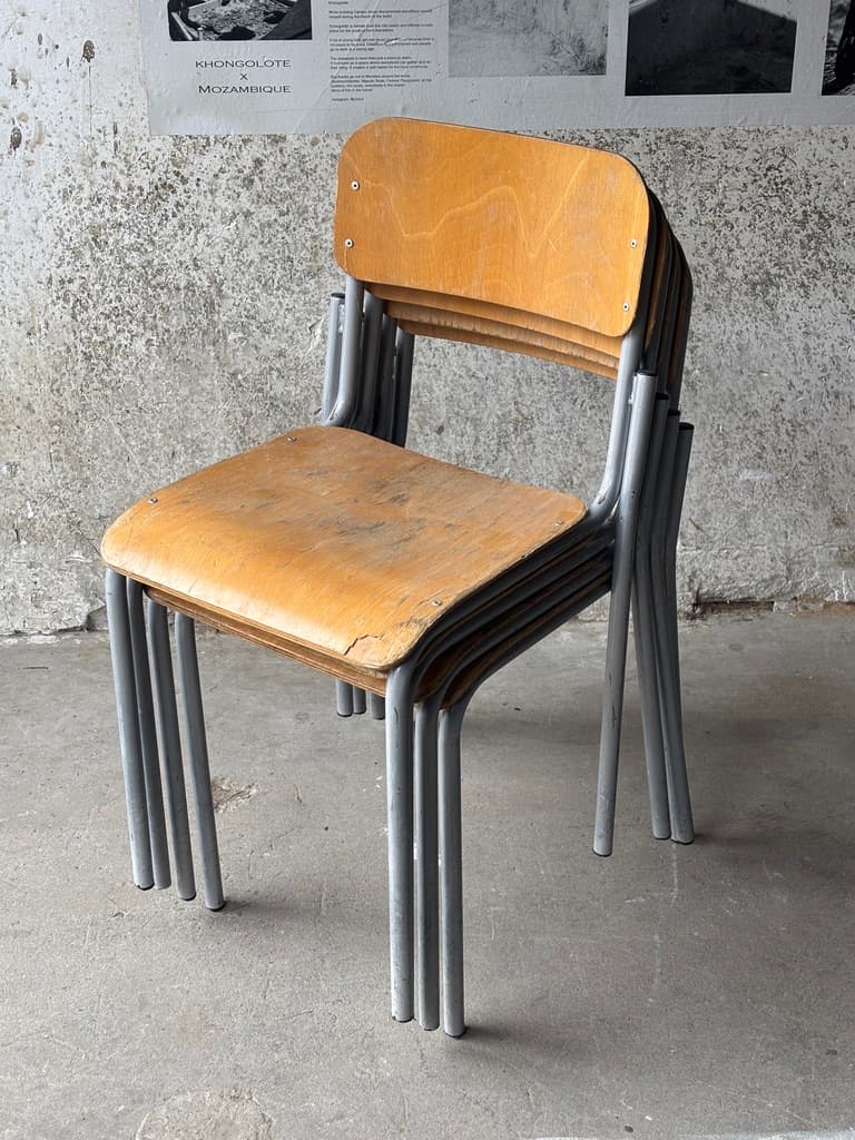 Chaises d'école en bois gris-5