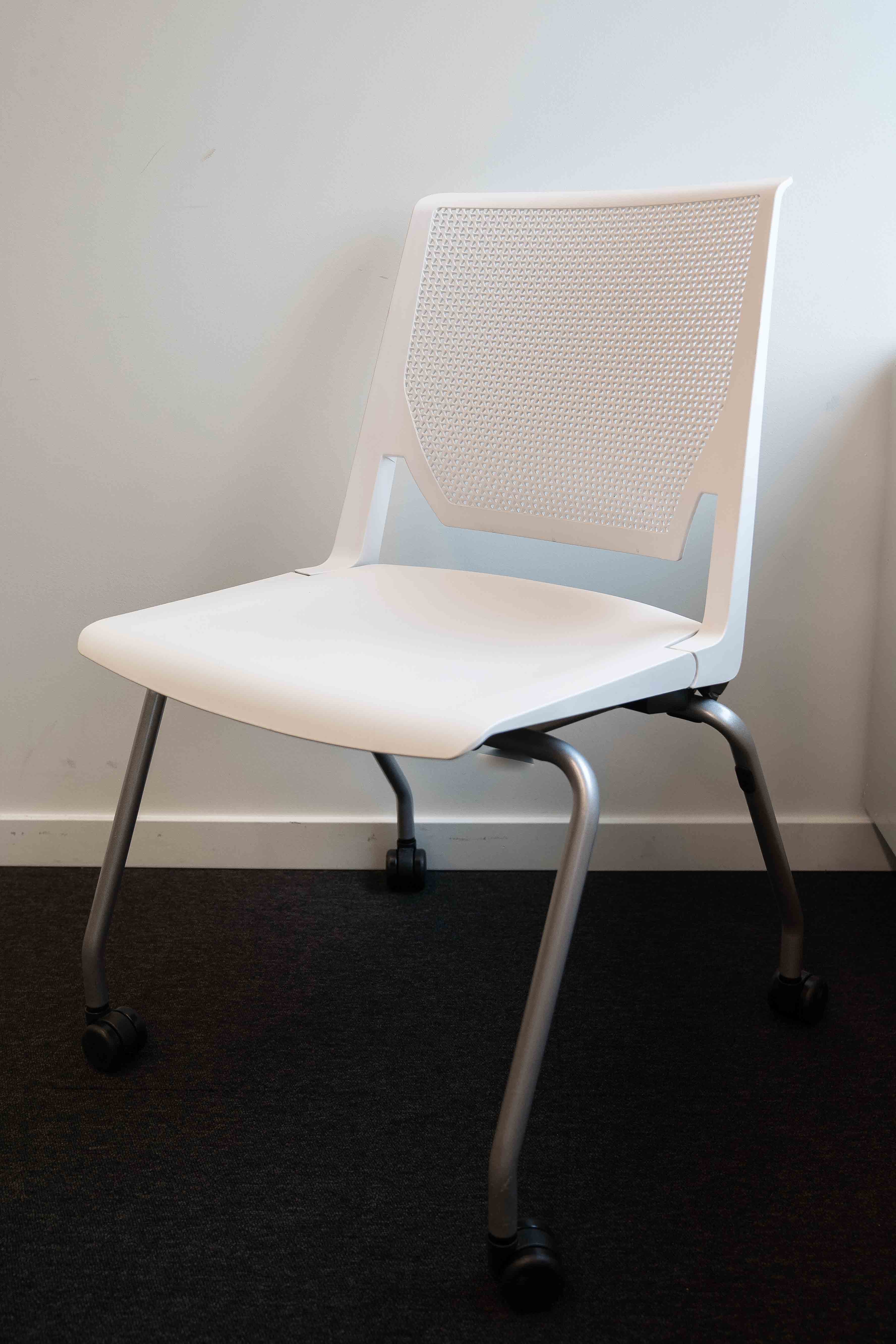 HAWORTH Witte Plastic Bureaustoel met Ademende Rugleuning op Wielen-0