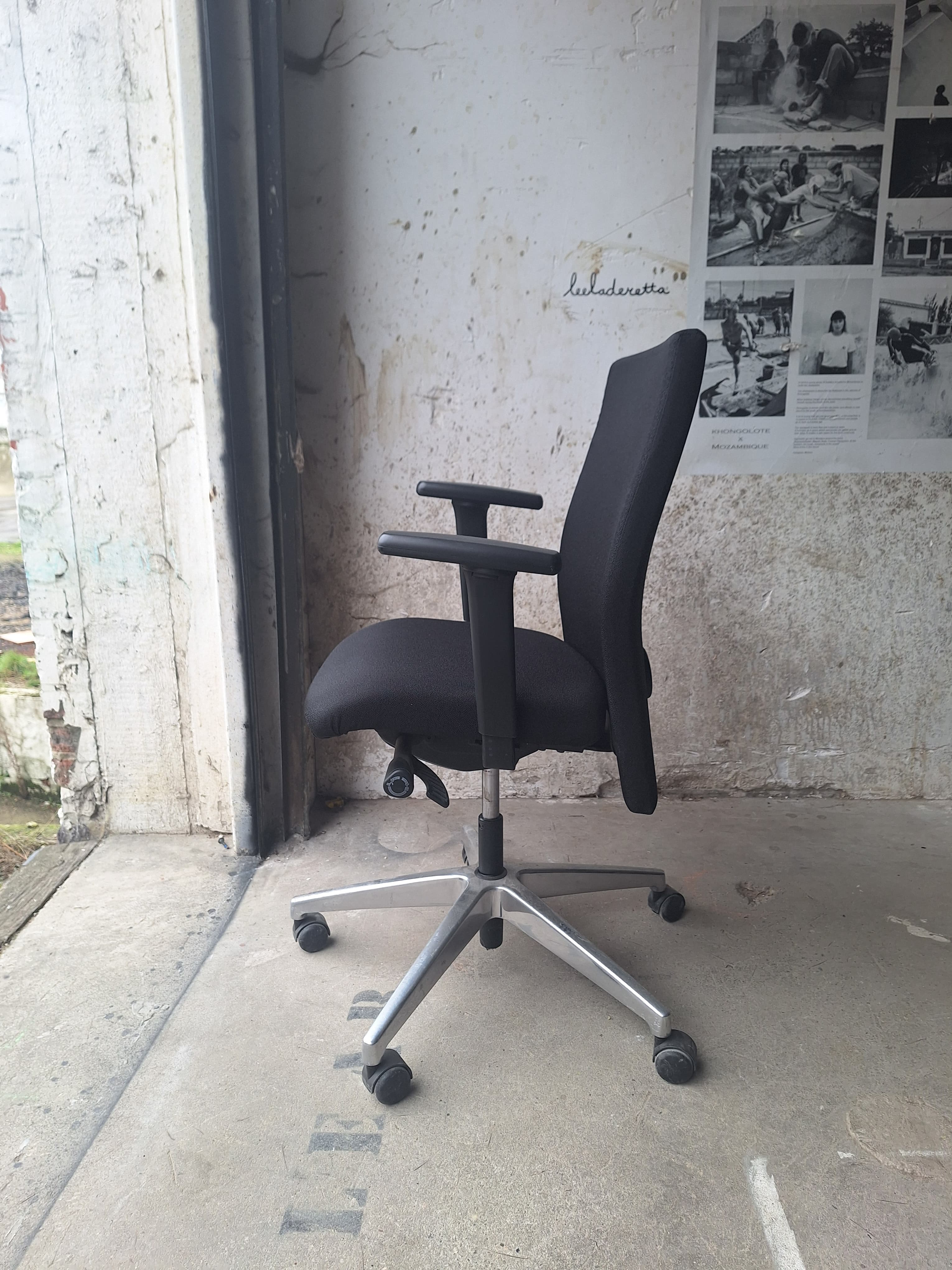 Intersthul Chaise de bureau sur roulettes NOIRE réglable-4