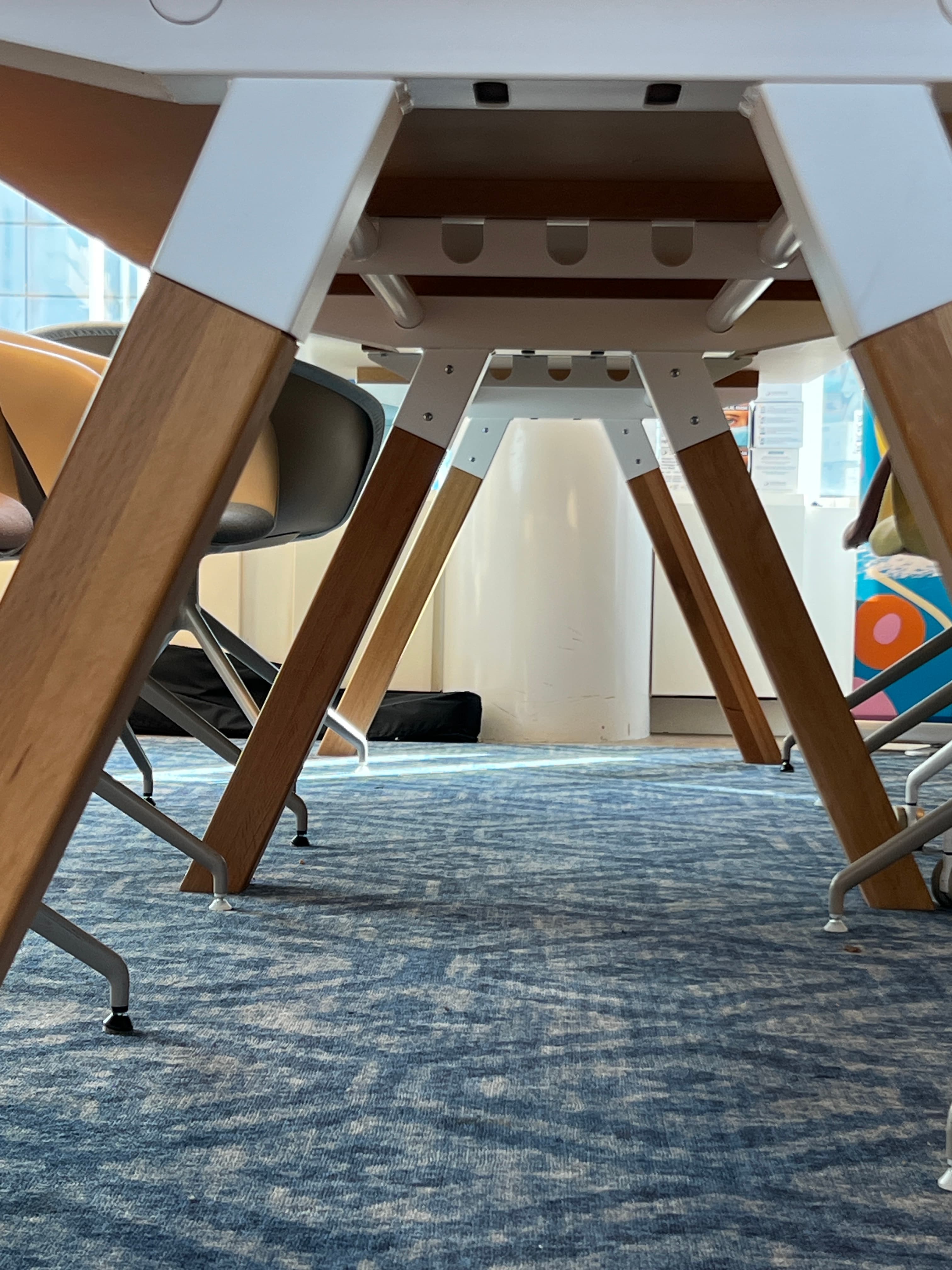 Arper-tafel van getint eikenhout-4