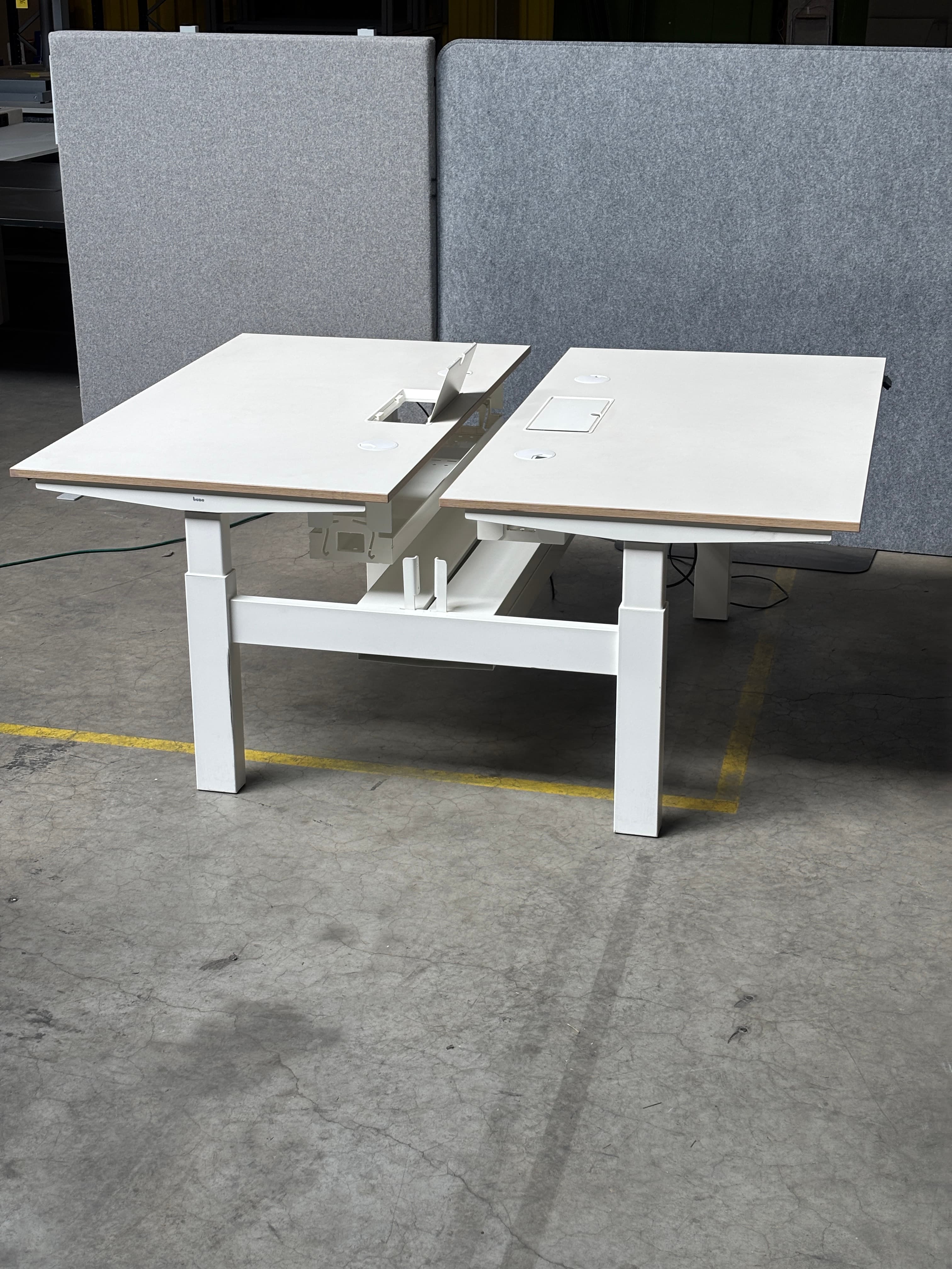 BENE 140cm White duo desk electric with blue separator-1