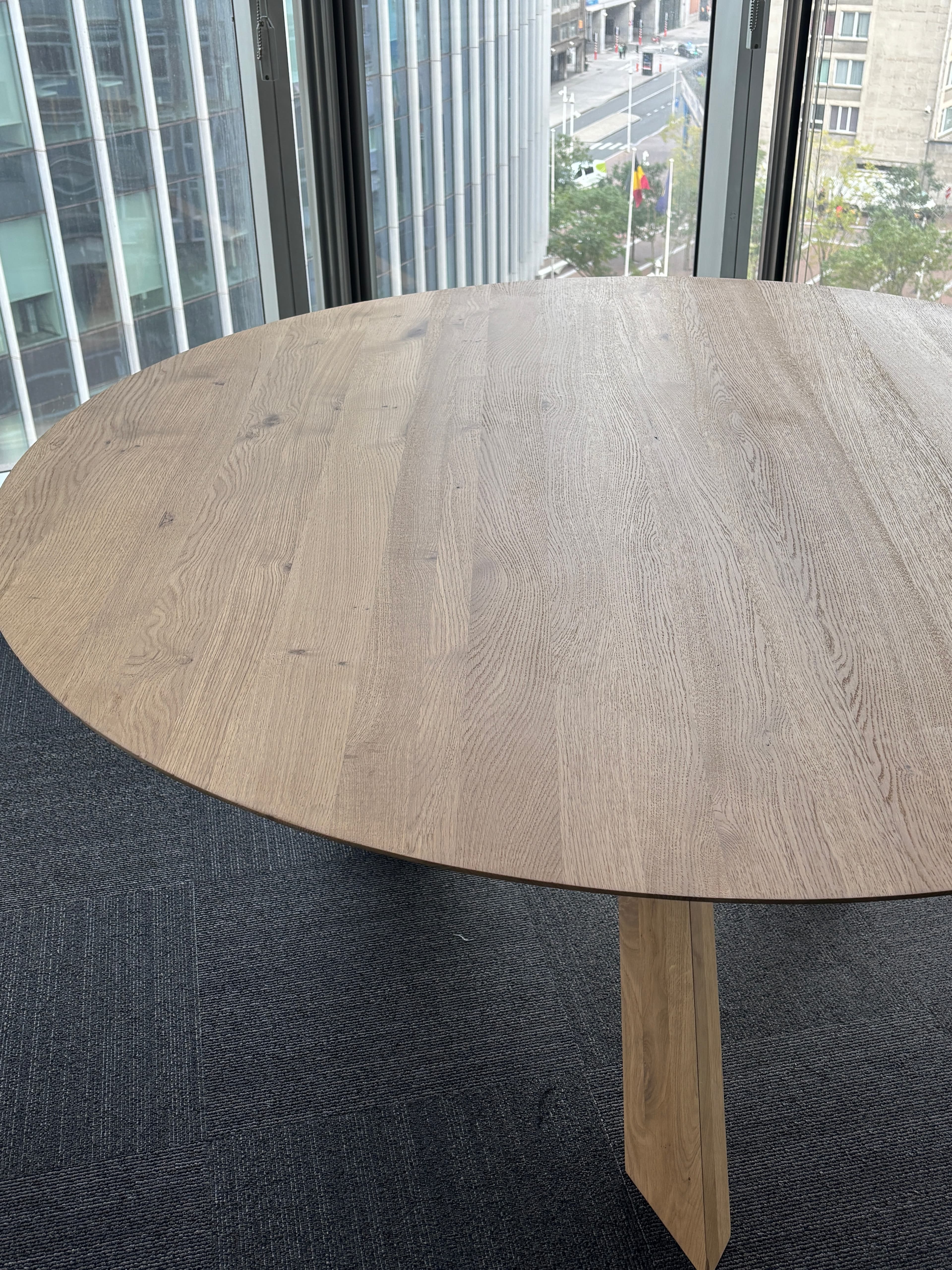 Ethnicraft Circle ronde eettafel van massief eikenhout, gekruiste centrale voet-2