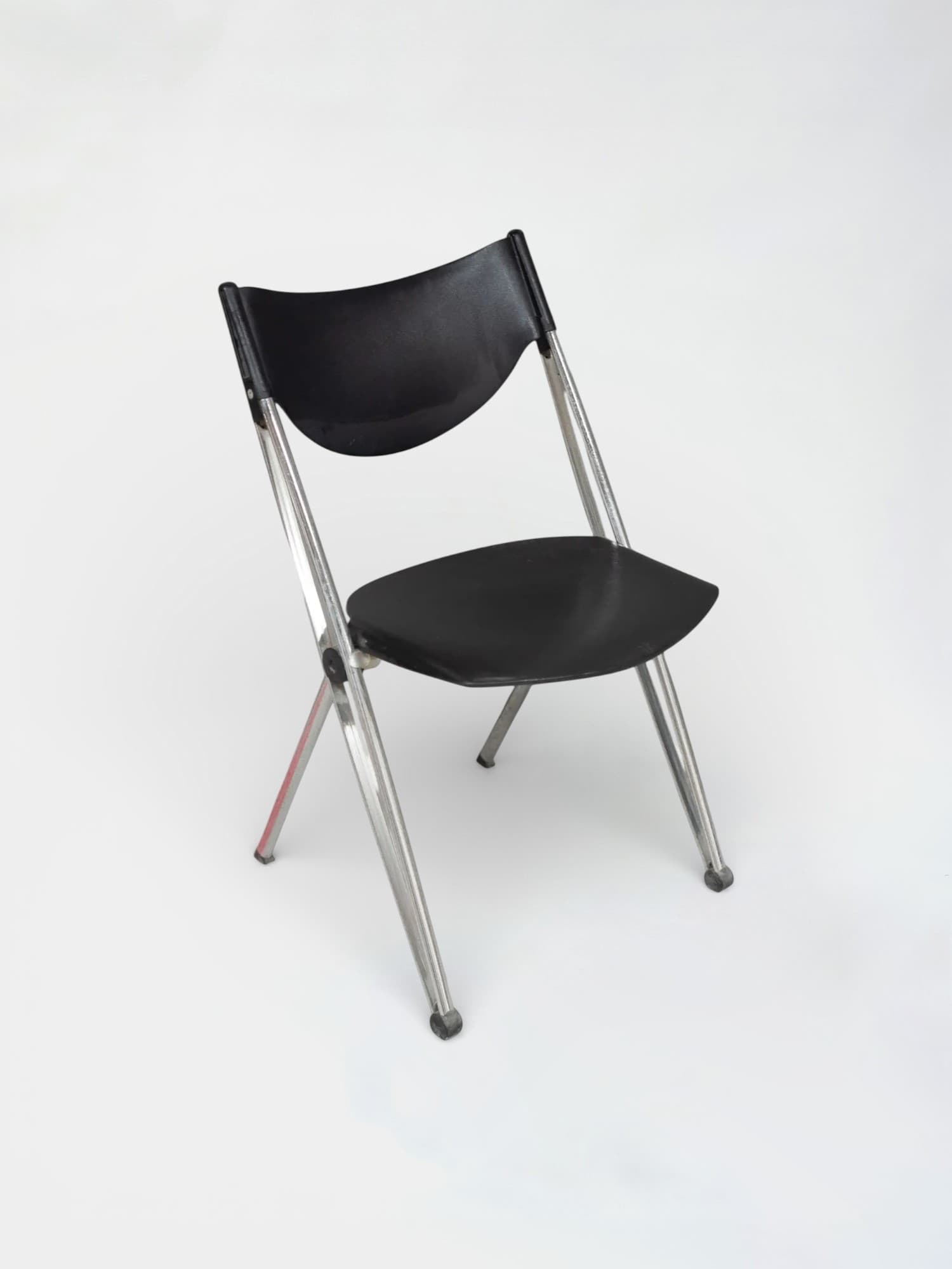 Black plastic folding chair with chrome legs and ergonomic design-3