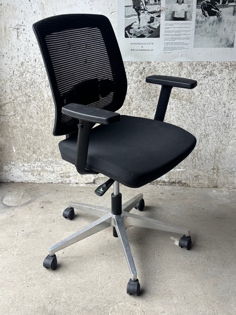 Linea New Malice 01 Ergonomic Black Office Chair with black legs-2