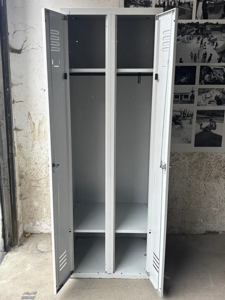 Industriële grijze metalen kast met dubbele deur-2