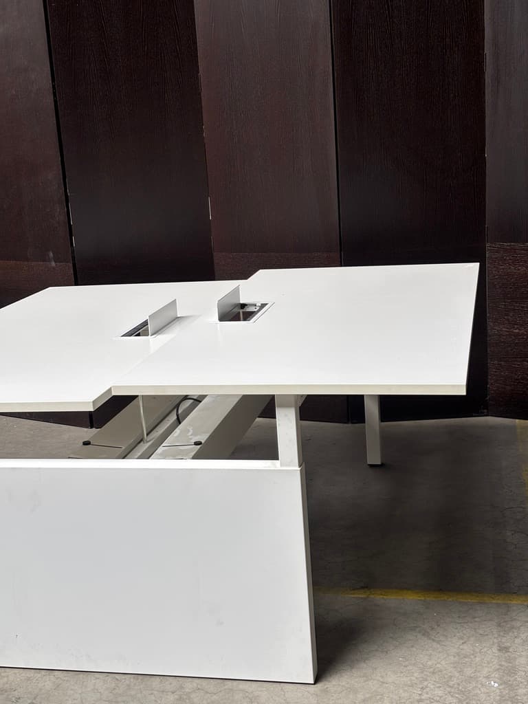 Steelcase 165x160cm White duo desk with central cable management and adjustable legs without divider-1