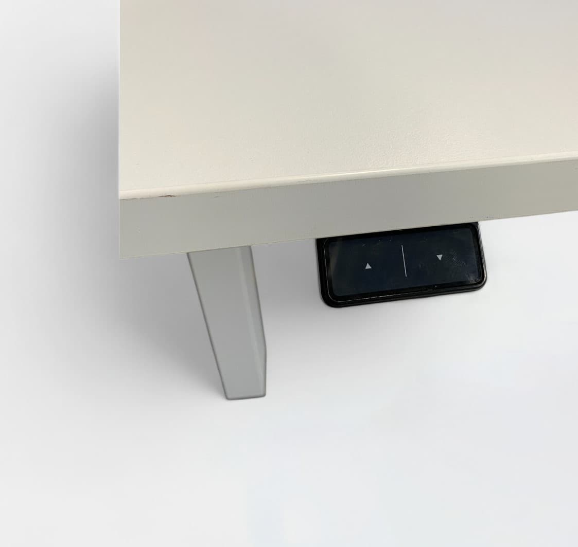Herman Miller bureau électrique duo trapézoïdal en bois blanc sans le séparateur-3