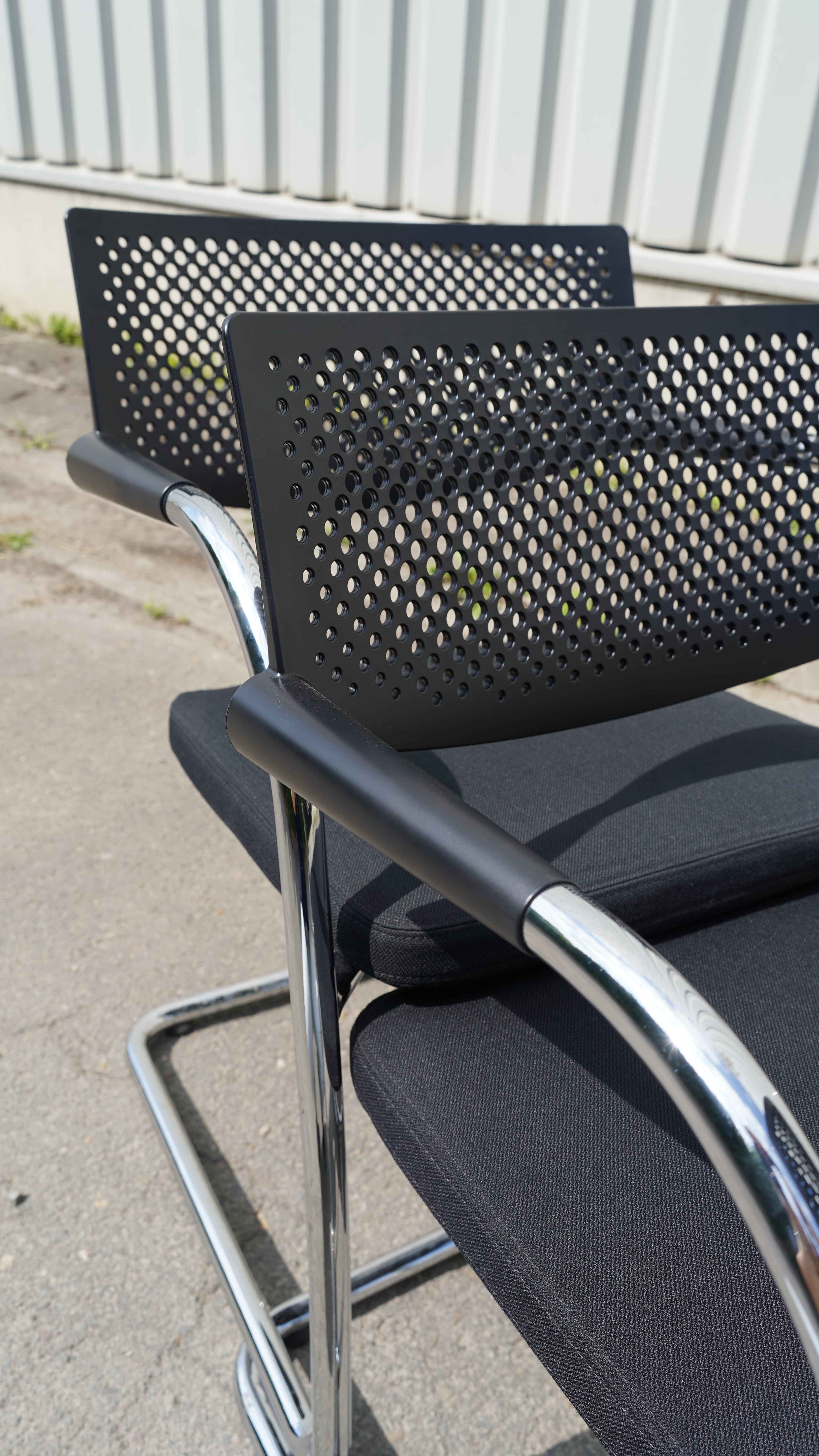 Vitra Visaroll black office meeting stackable