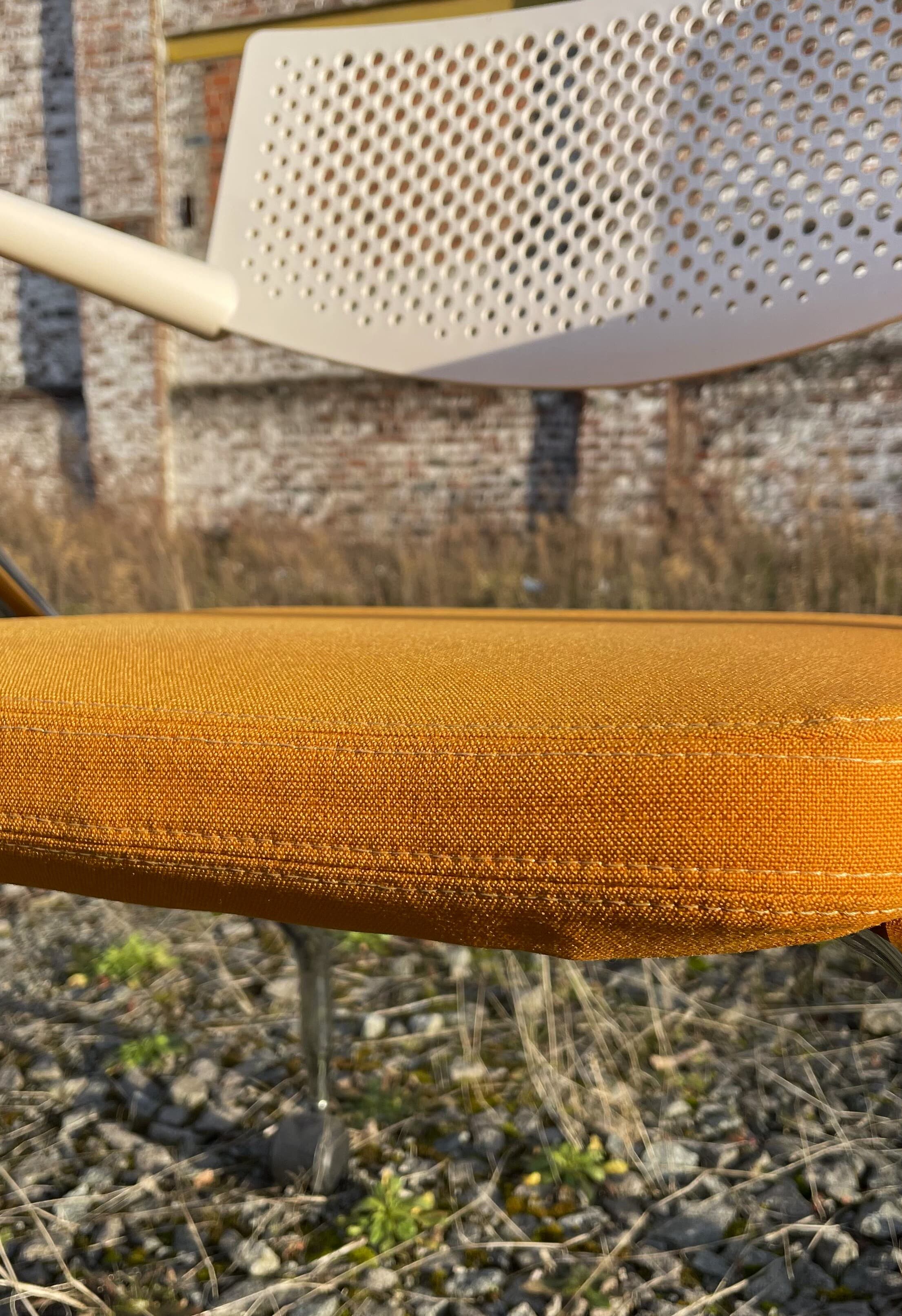 Vitra Visaroll 2 meeting chair on wheels