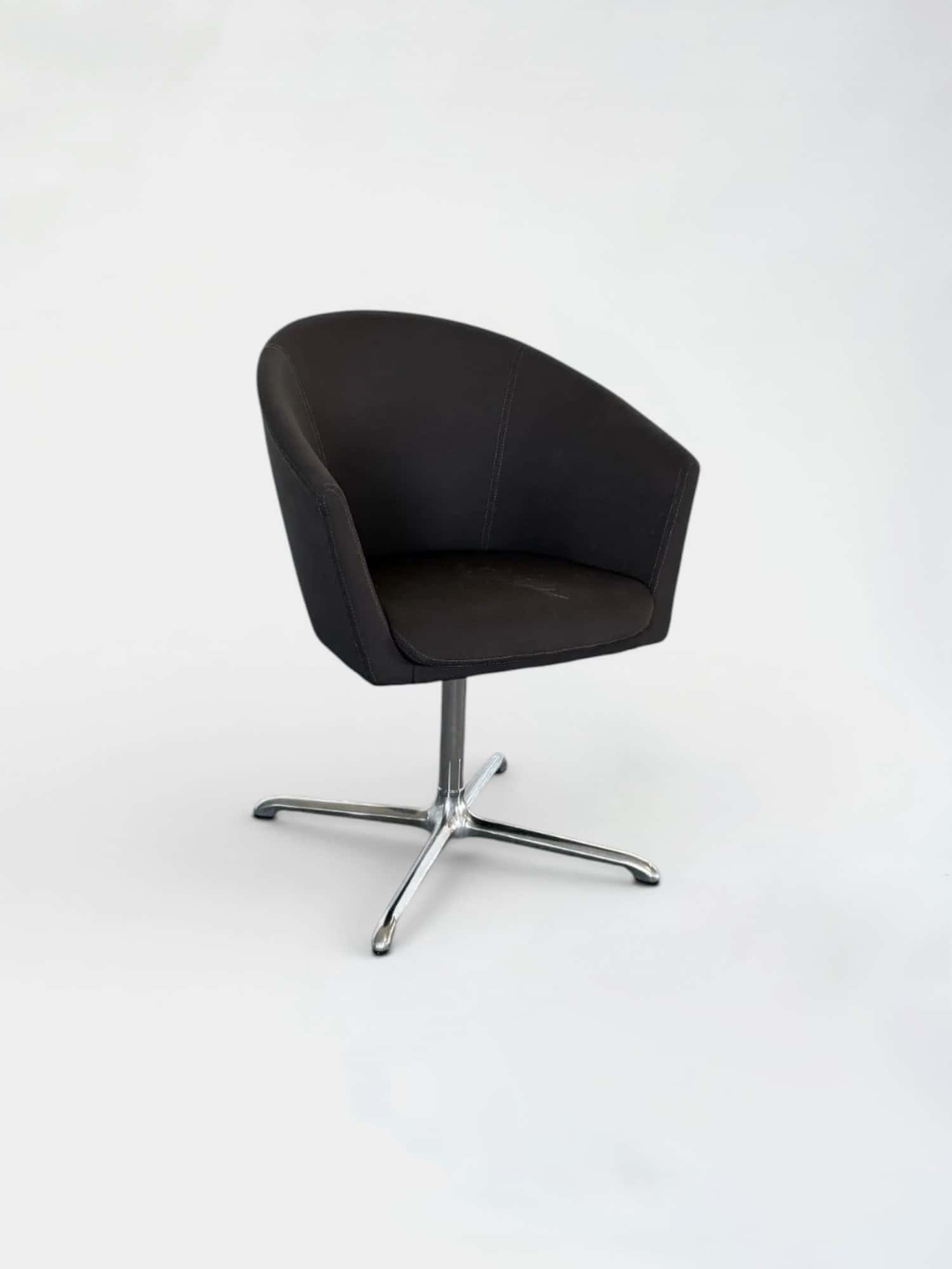 Artifort dark grey Fabric Chair product image