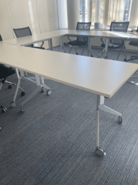 Haworth 200 cm opvouwbare vergadertafel in wit en crème met metalen poten-2